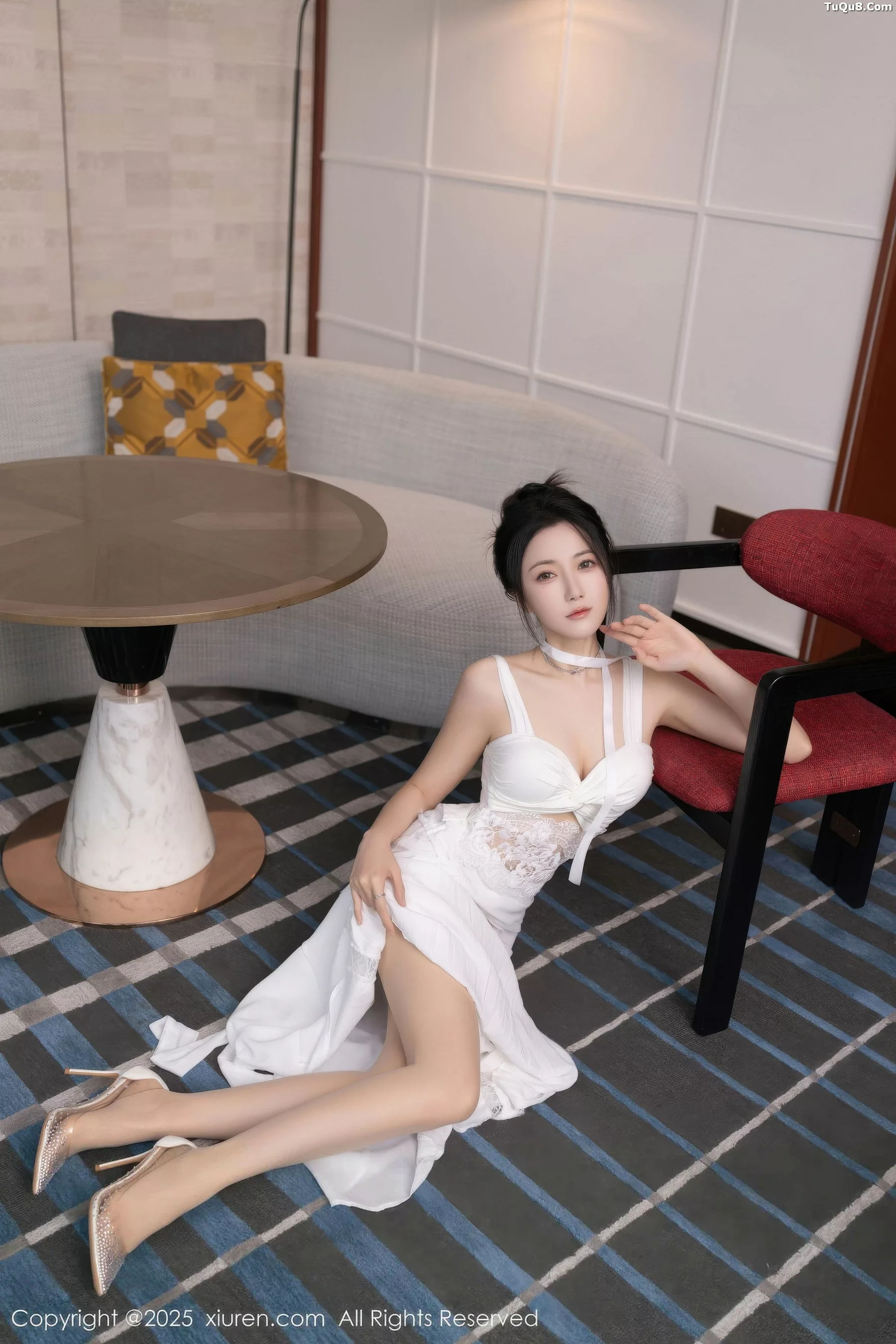 鱼子酱Fish性感白色长裙配超薄无内肉丝秀曼妙身姿绝美写真 第 17 张