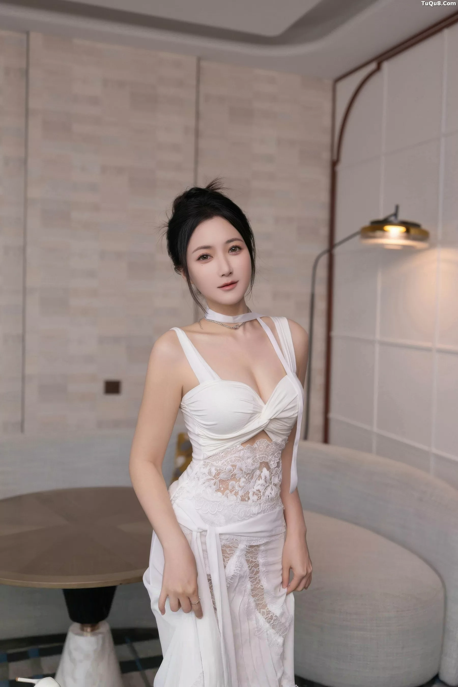 鱼子酱Fish性感白色长裙配超薄无内肉丝秀曼妙身姿绝美写真 第 26 张