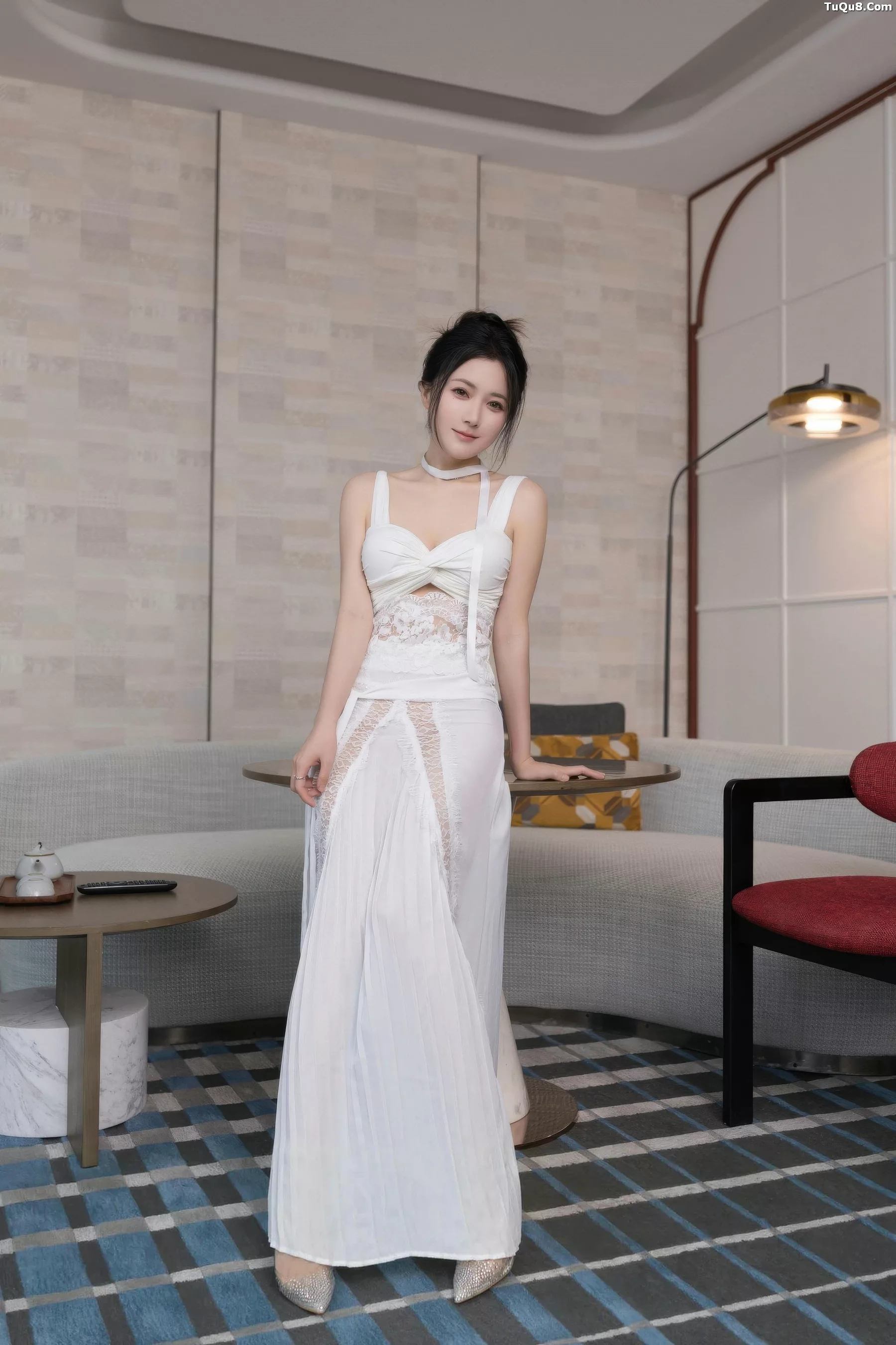 鱼子酱Fish性感白色长裙配超薄无内肉丝秀曼妙身姿绝美写真 第 4 张