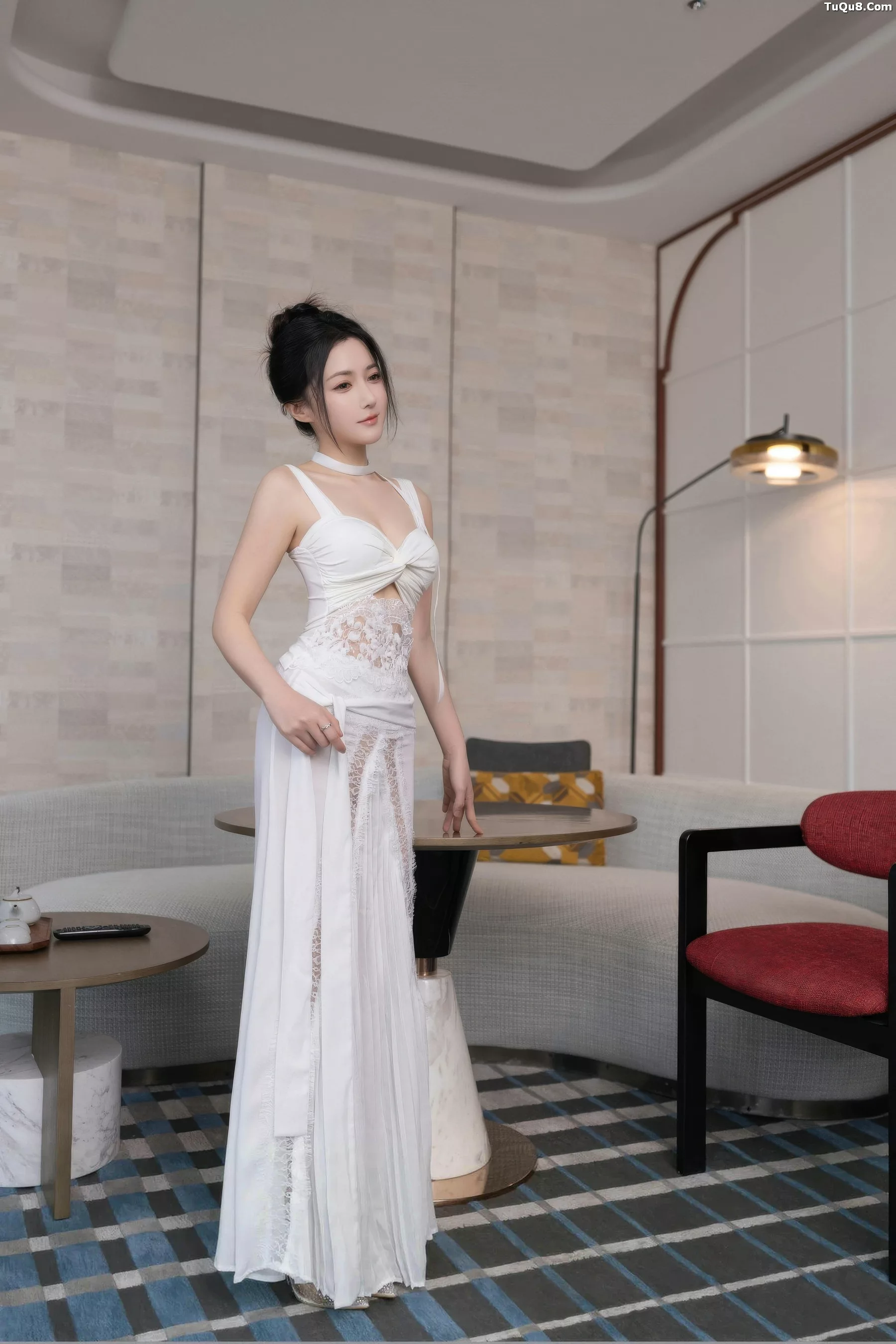 鱼子酱Fish性感白色长裙配超薄无内肉丝秀曼妙身姿绝美写真 第 5 张