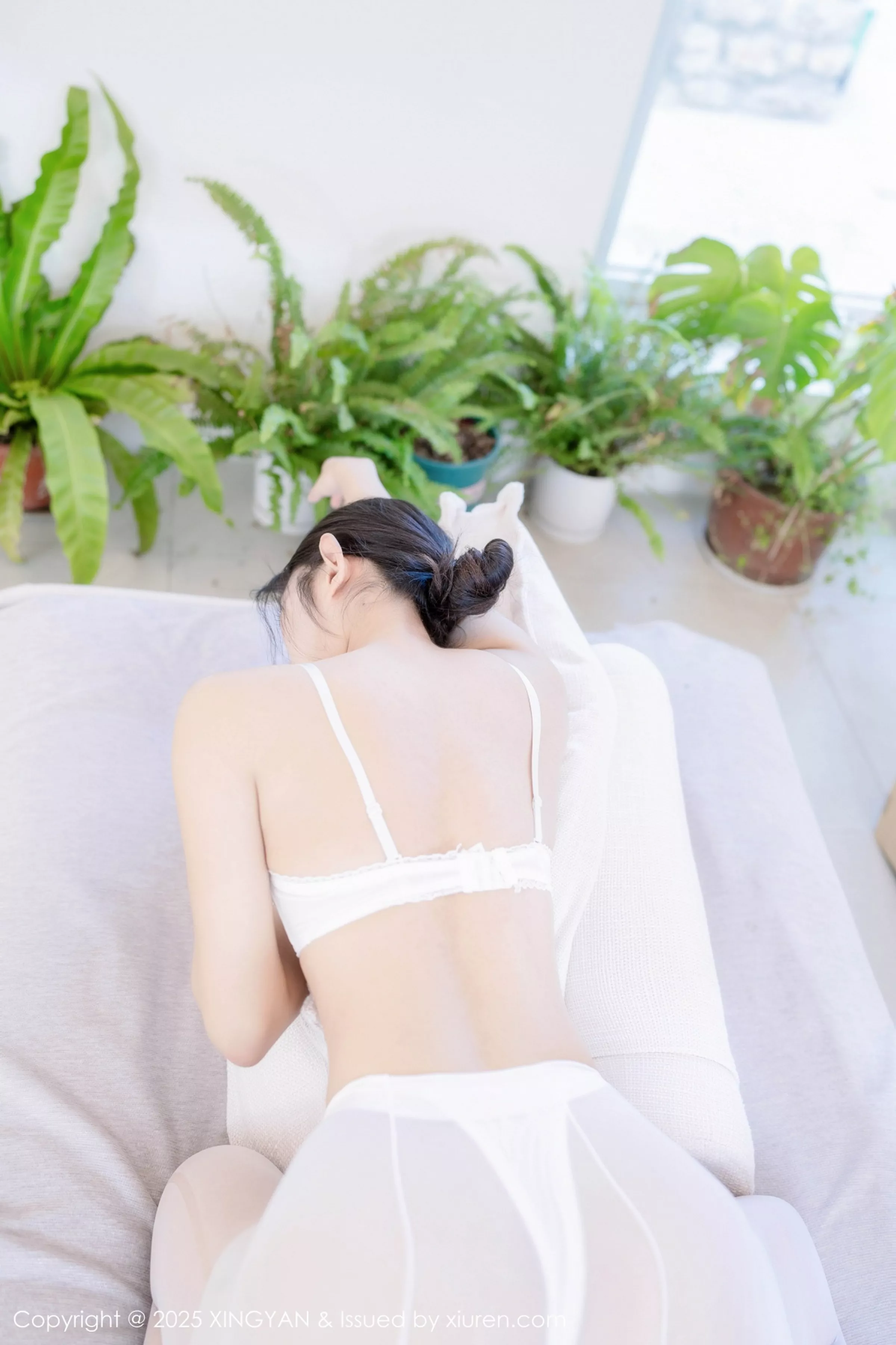 星冉私房性感白色蕾丝内衣配白丝裤袜秀曼妙身姿绝美写真 第 30 张