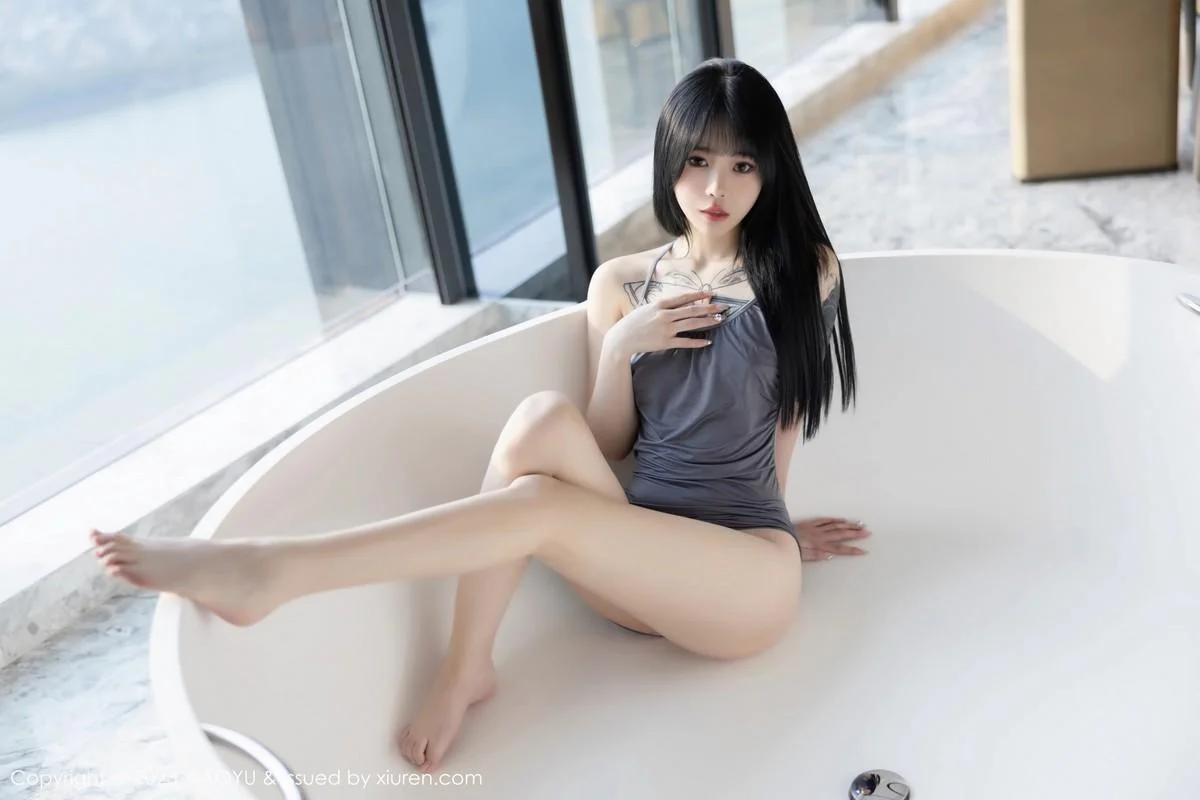 奶瓶私房浴室性感灰色露肩连衣裙秀曼妙身姿迷人绝美写真 第 118 张