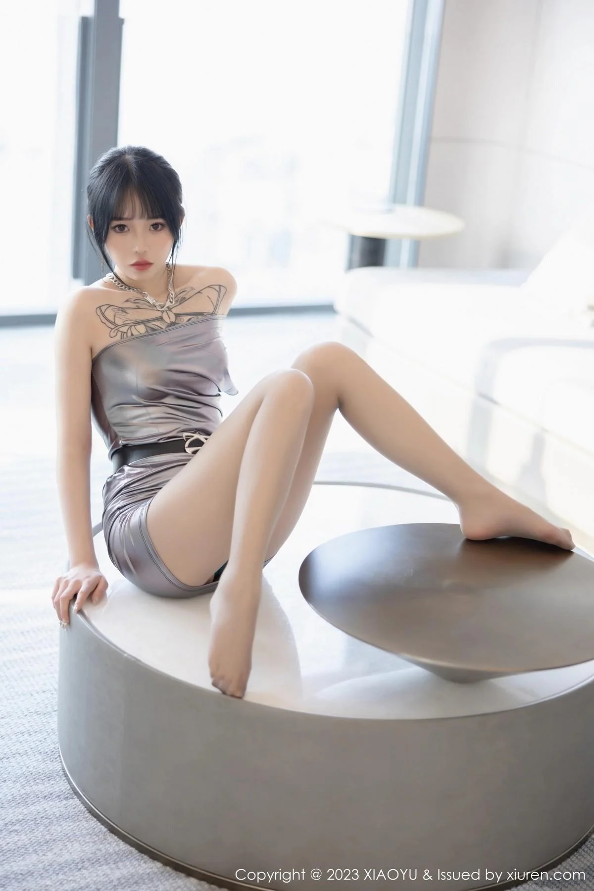 奶瓶私房浴室性感灰色露肩连衣裙秀曼妙身姿迷人绝美写真 第 45 张