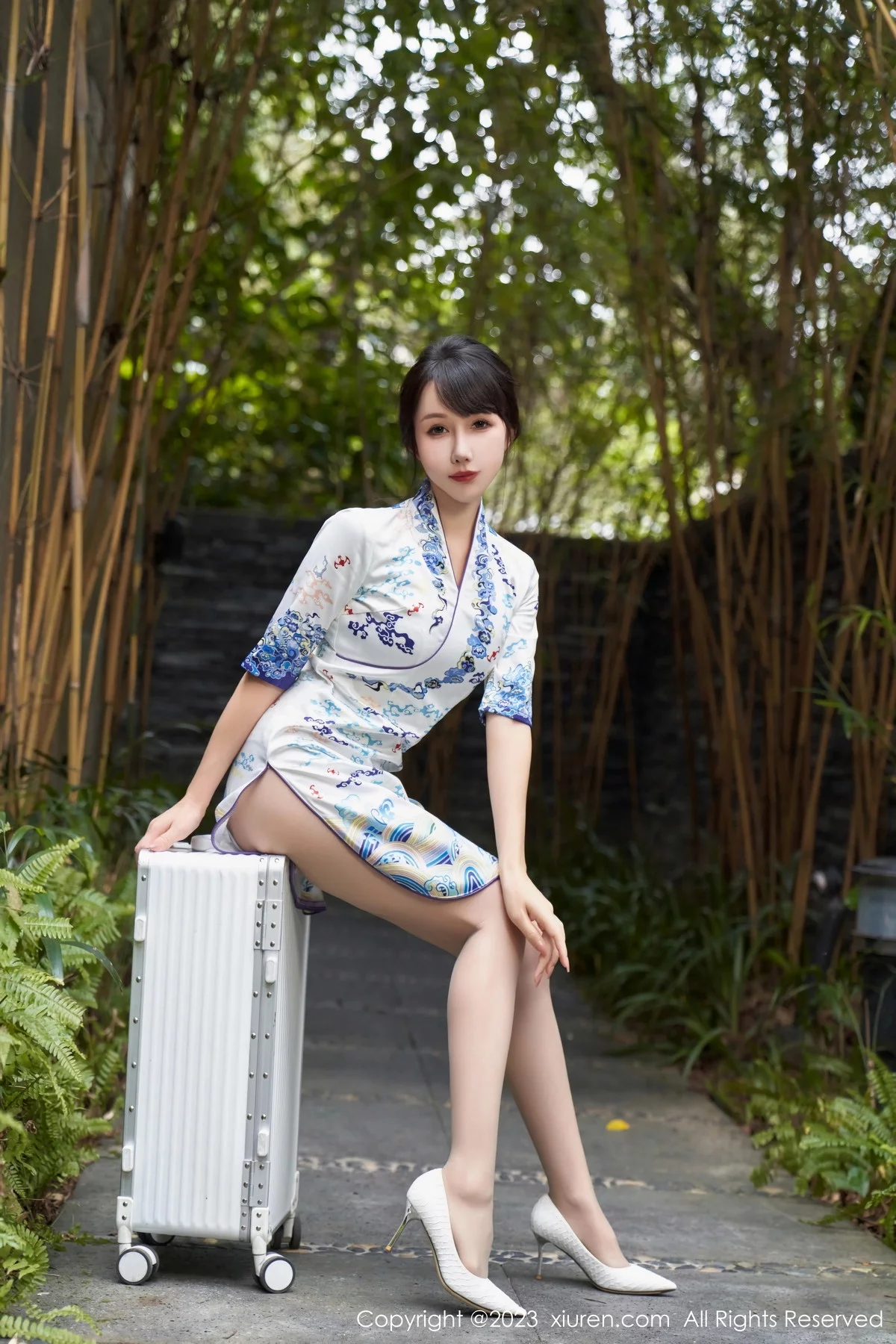 波巧酱空乘女友主题脱性感旗袍露白色情趣内衣惹火绝美写真 第 12 张