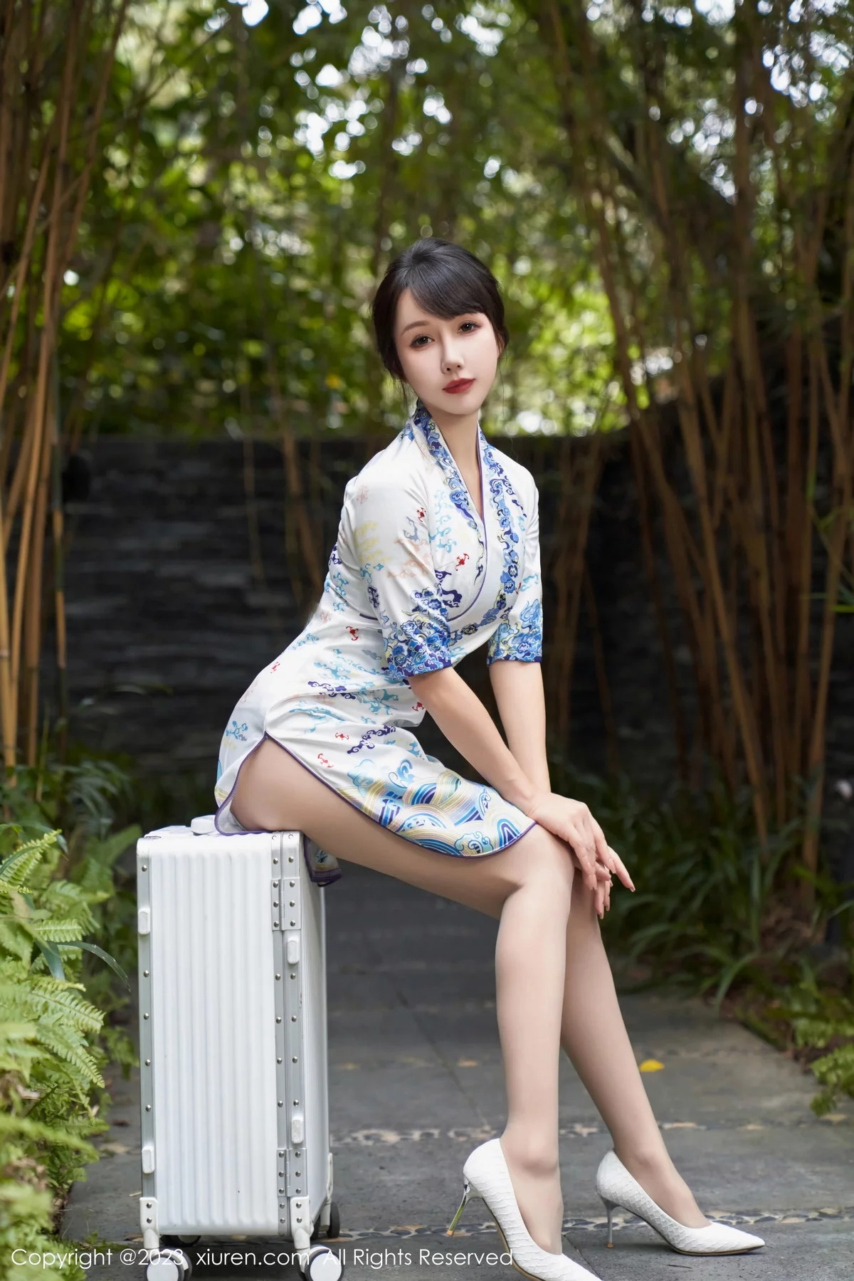 波巧酱空乘女友主题脱性感旗袍露白色情趣内衣惹火绝美写真 第 13 张