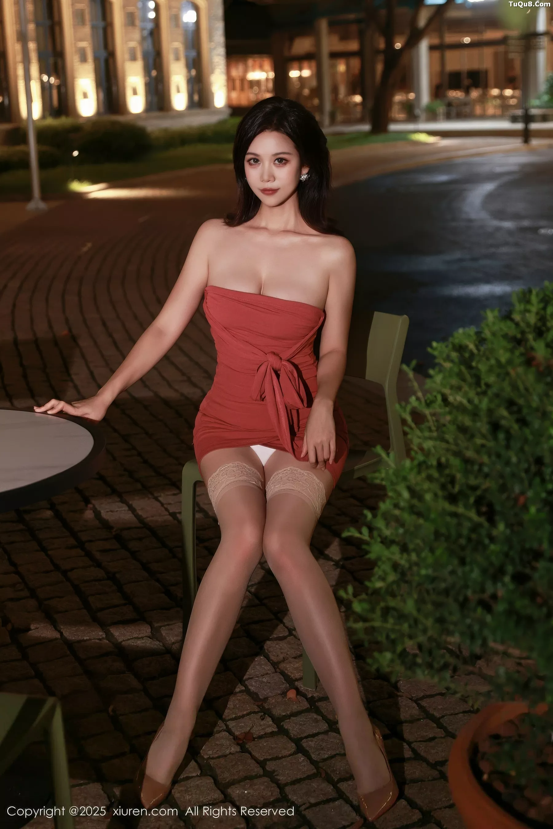 玫瑰我爱你性感红色连衣短裙配肉色丝袜秀凹凸身材绝美写真 第 14 张