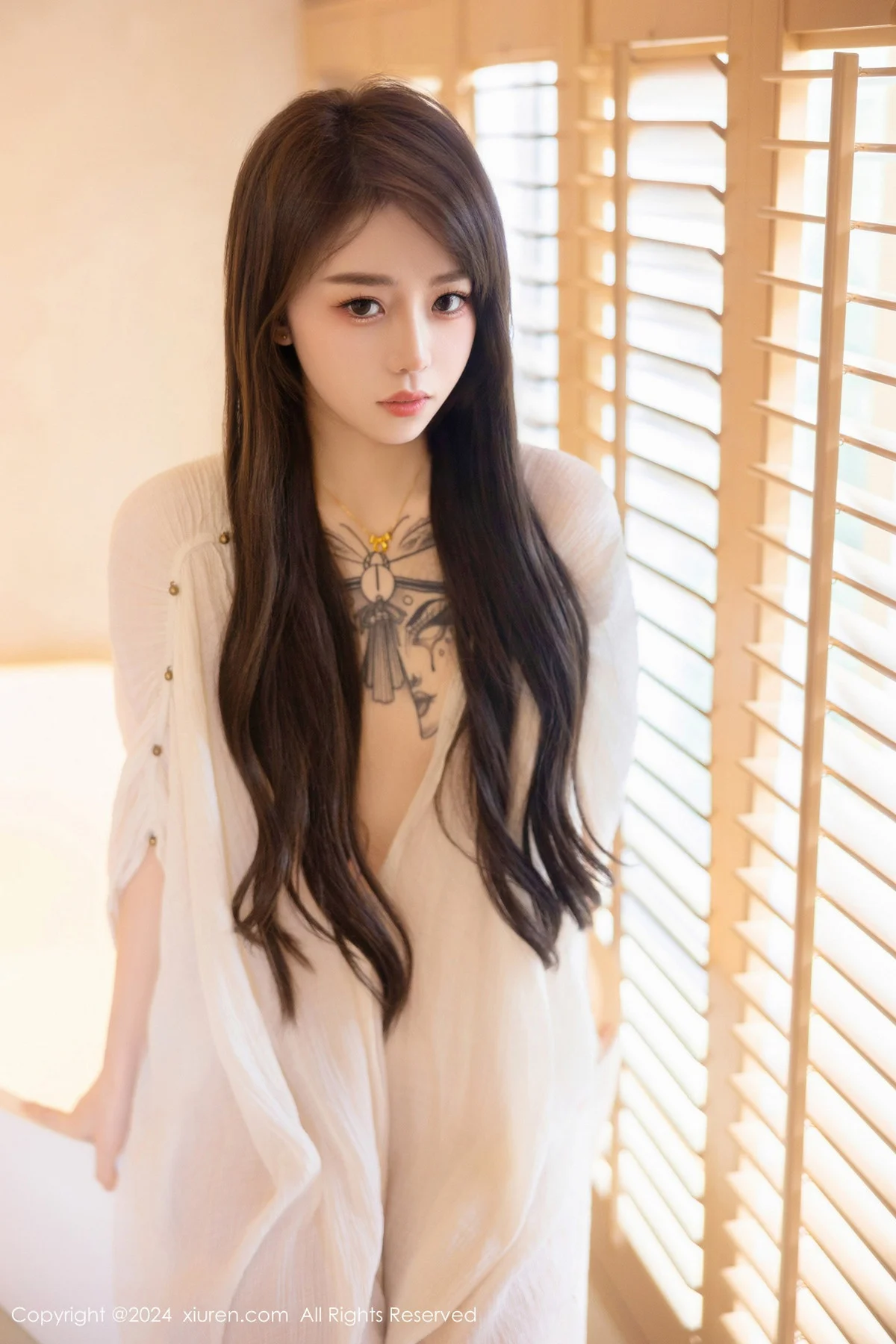 夏竹性感浅色连衣裙+白色薄纱服饰秀曼妙身姿绝美写真 第 10 张