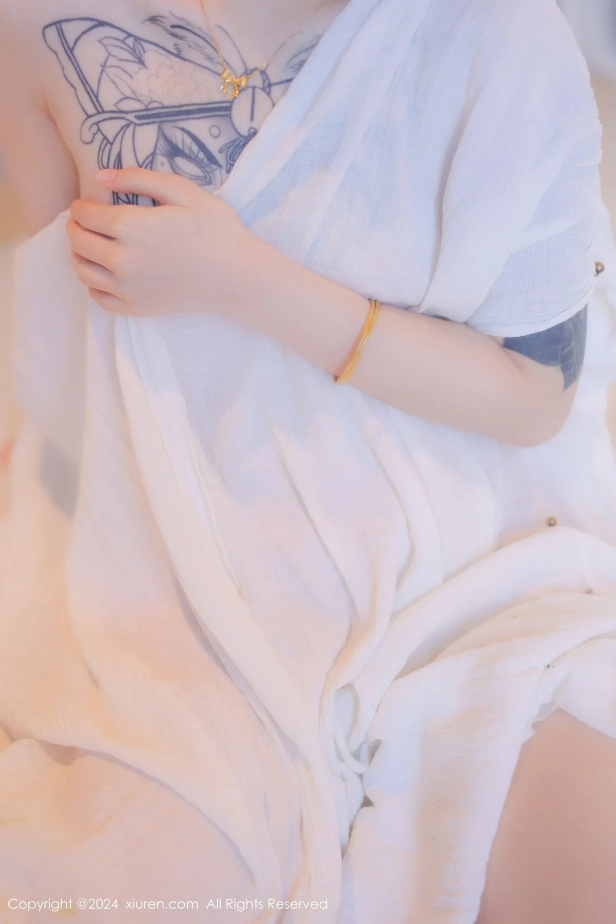 夏竹性感浅色连衣裙+白色薄纱服饰秀曼妙身姿绝美写真 第 126 张