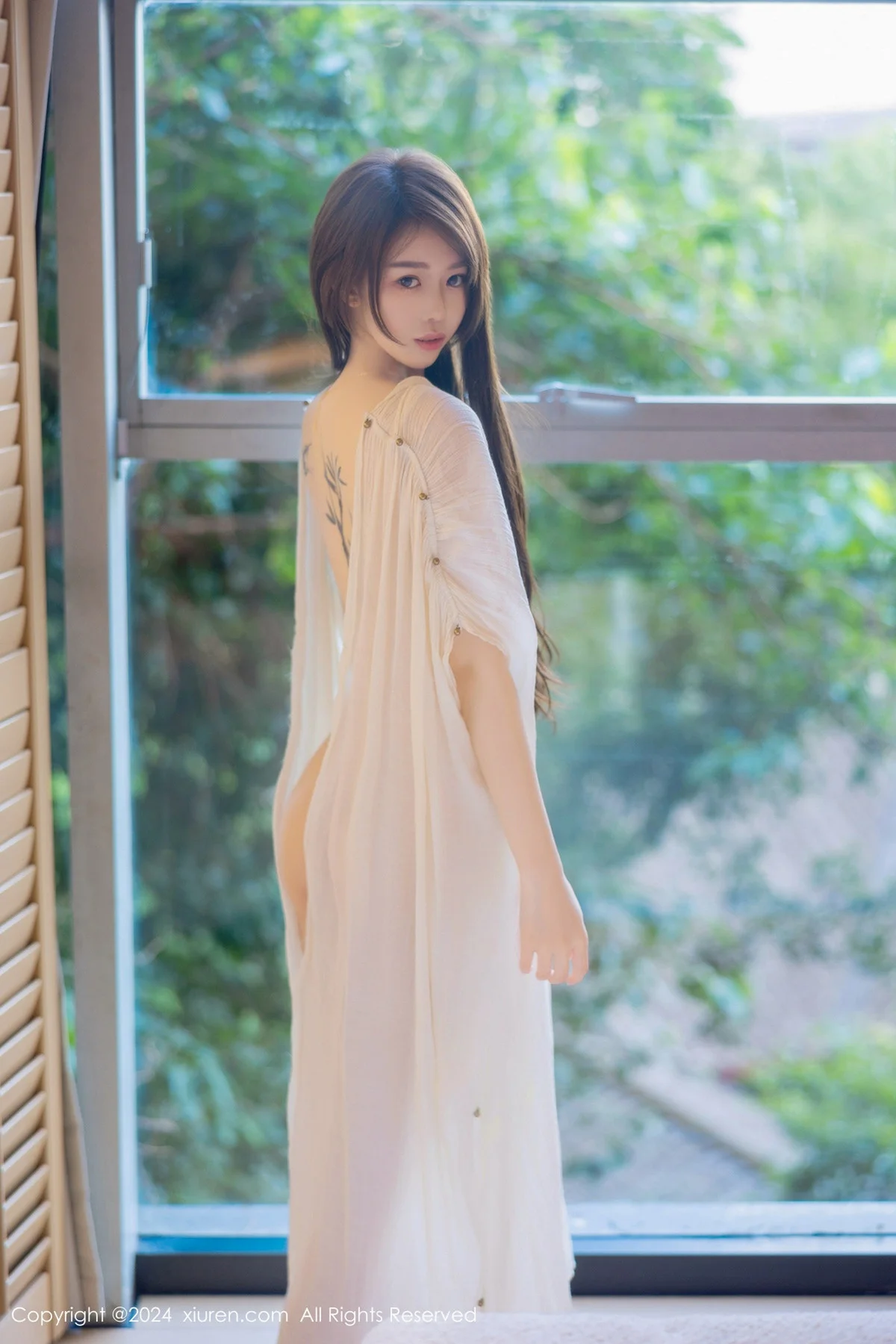 夏竹性感浅色连衣裙+白色薄纱服饰秀曼妙身姿绝美写真 第 146 张