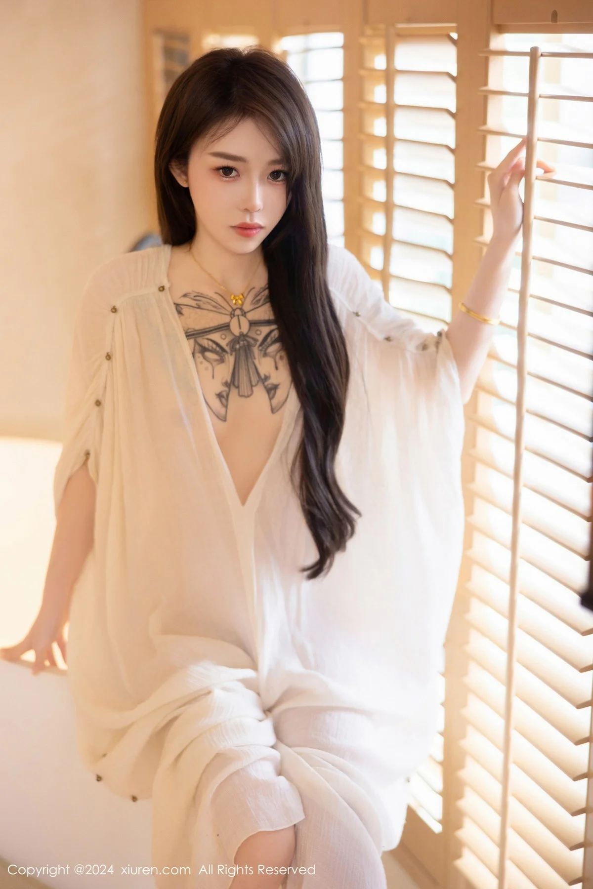 夏竹性感浅色连衣裙+白色薄纱服饰秀曼妙身姿绝美写真 第 15 张