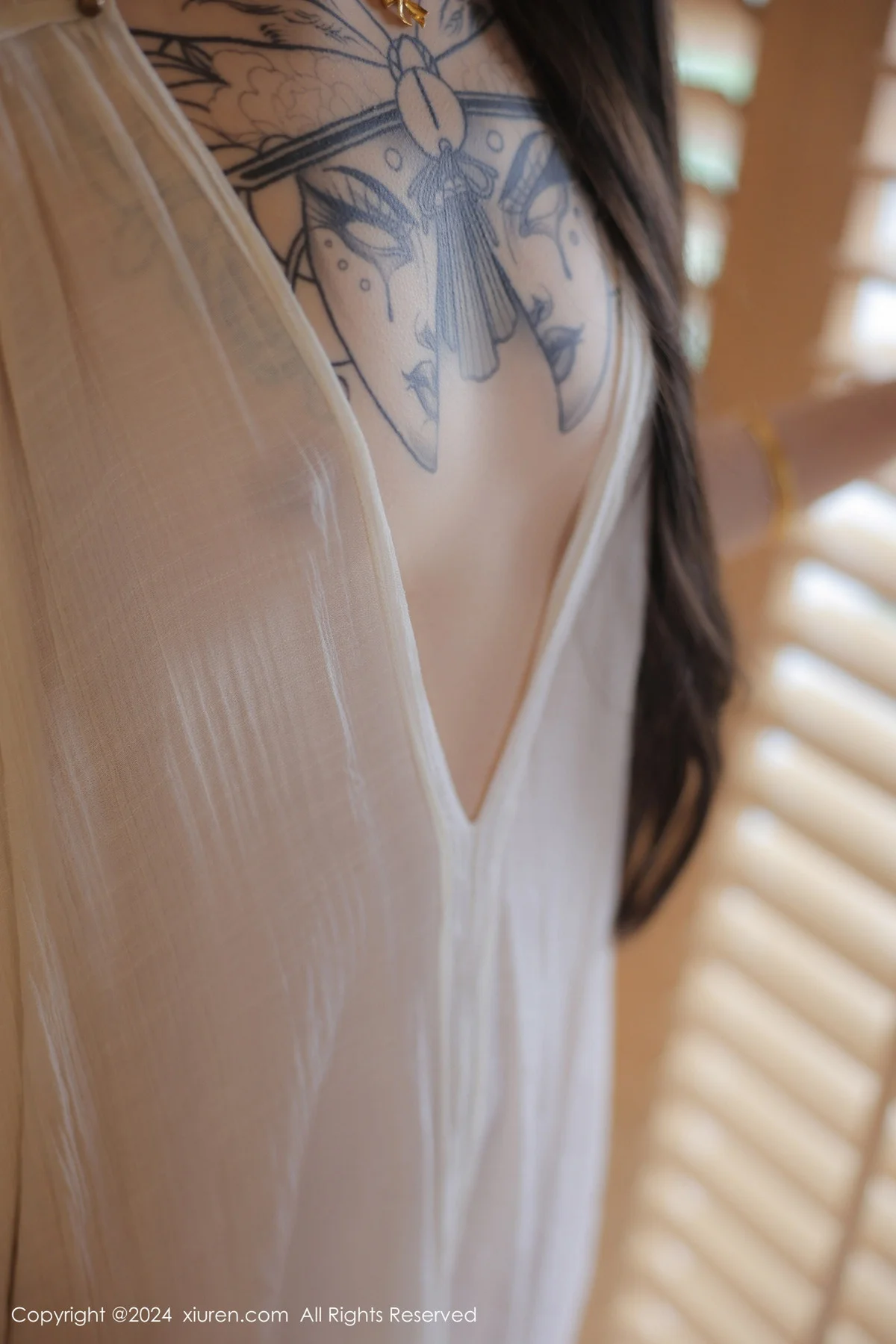 夏竹性感浅色连衣裙+白色薄纱服饰秀曼妙身姿绝美写真 第 17 张
