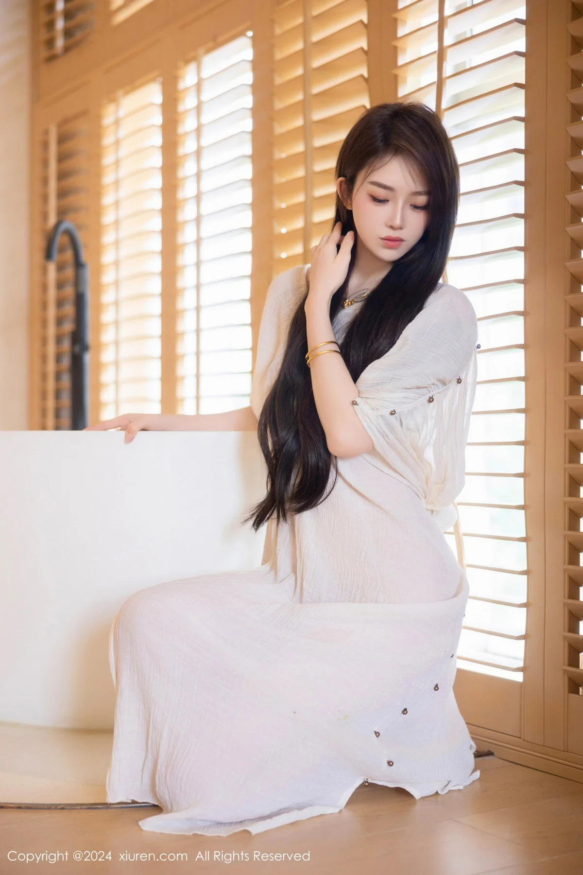 夏竹性感浅色连衣裙+白色薄纱服饰秀曼妙身姿绝美写真 第 27 张