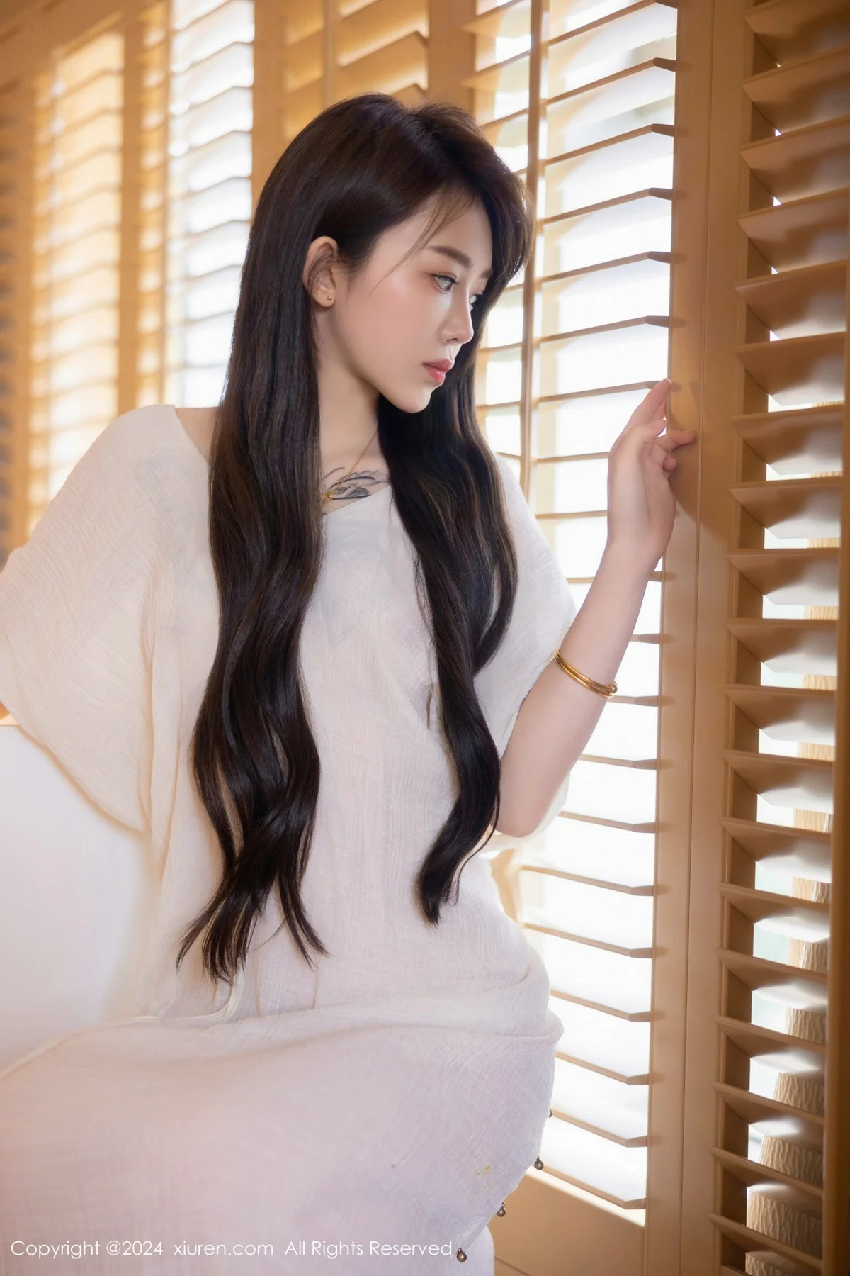 夏竹性感浅色连衣裙+白色薄纱服饰秀曼妙身姿绝美写真 第 30 张