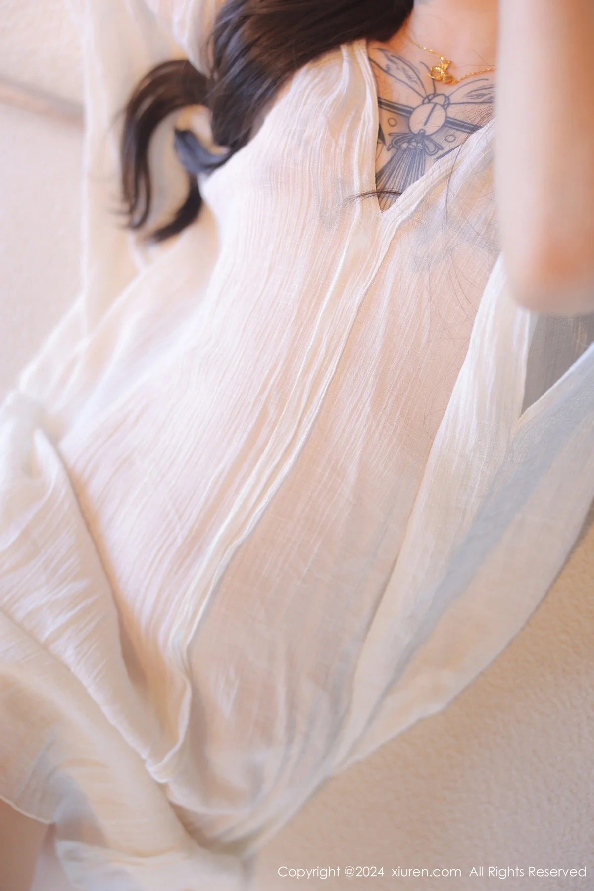 夏竹性感浅色连衣裙+白色薄纱服饰秀曼妙身姿绝美写真 第 89 张