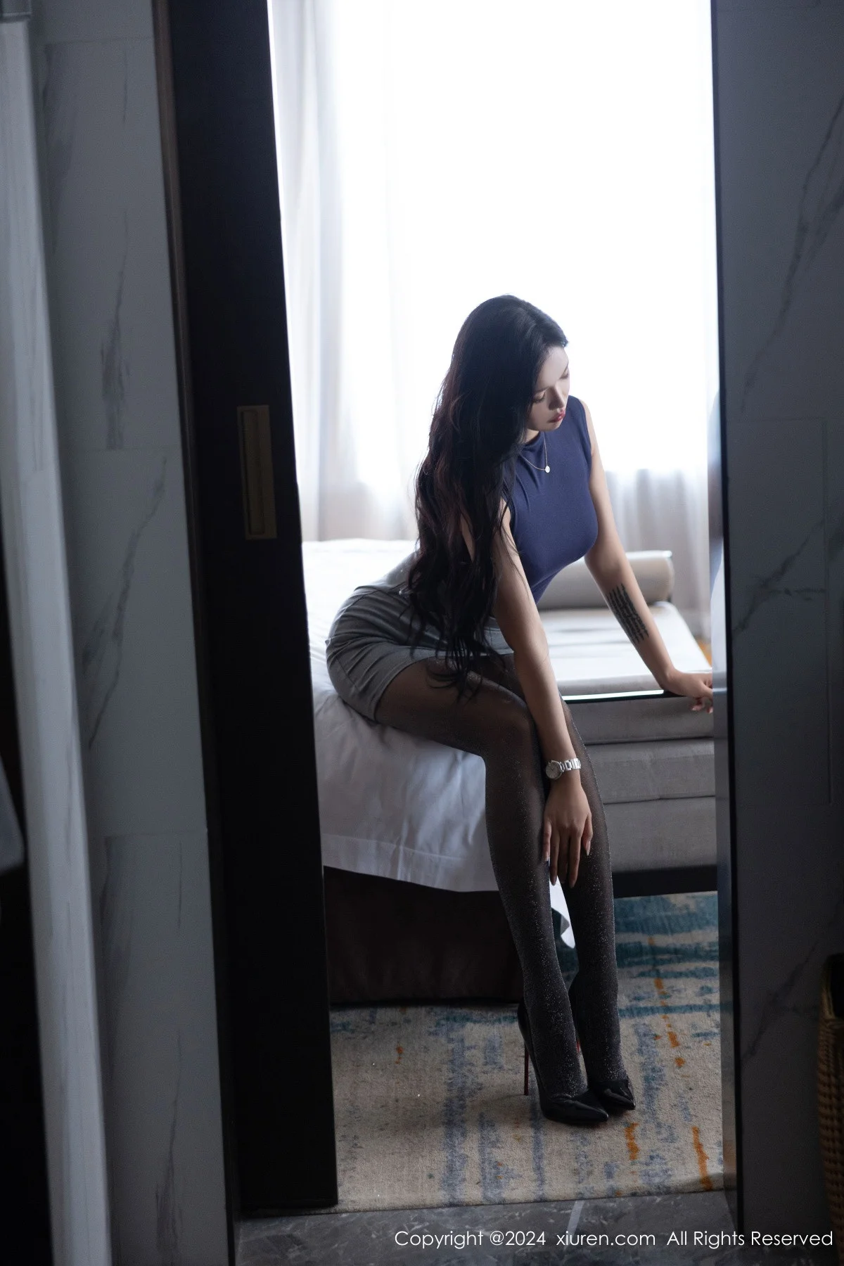 娜比性感蓝色T恤配超薄黑丝露蓝色内衣秀凹凸身材绝美写真 第 75 张