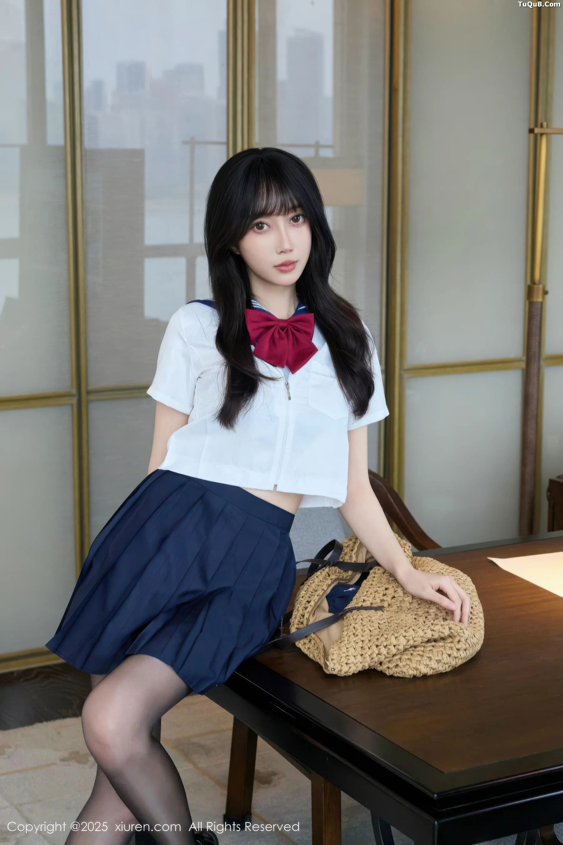 玥儿玥er私房性感JK制服配超薄黑丝秀曼妙身姿迷人绝美写真 第 10 张