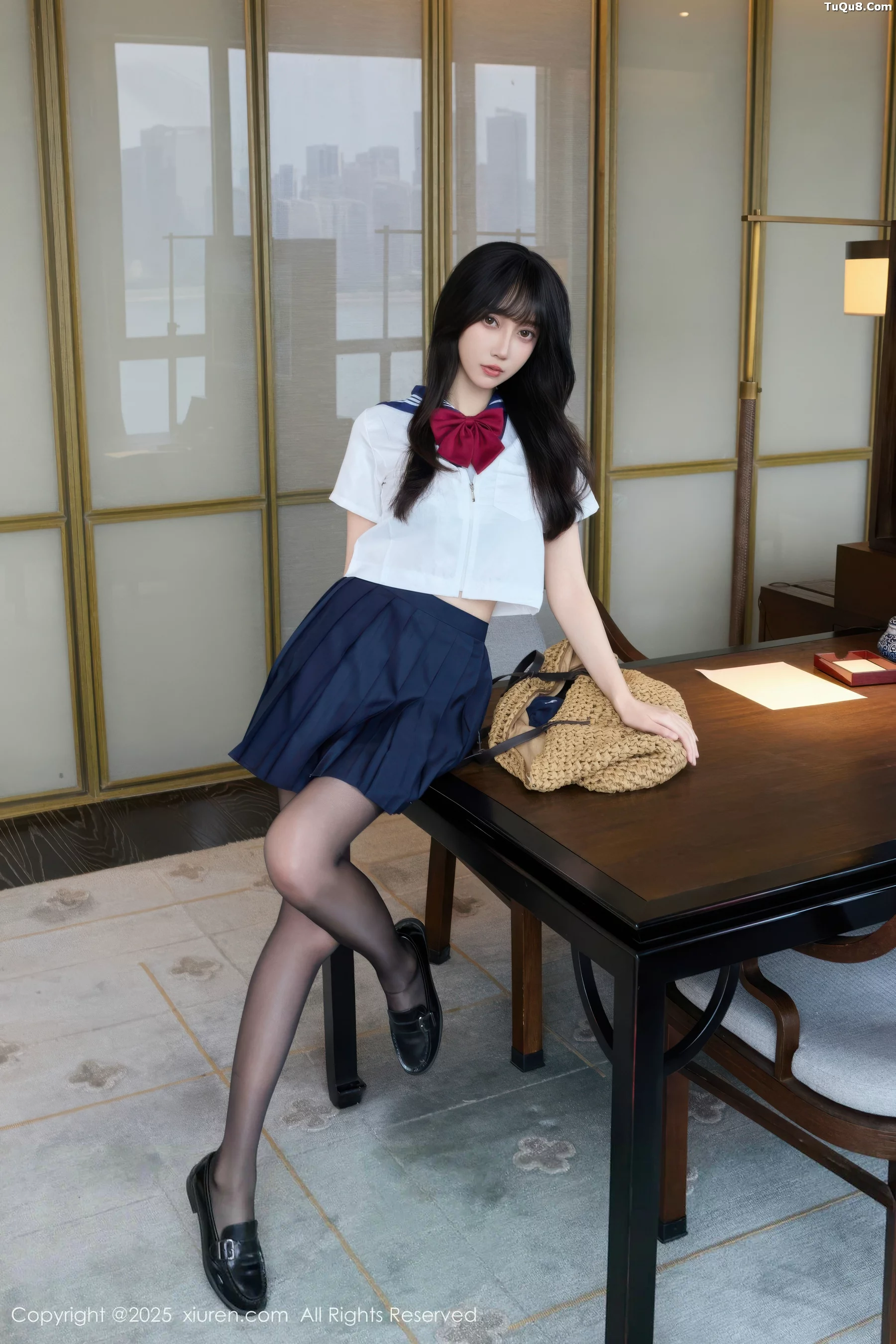 玥儿玥er私房性感JK制服配超薄黑丝秀曼妙身姿迷人绝美写真 第 11 张