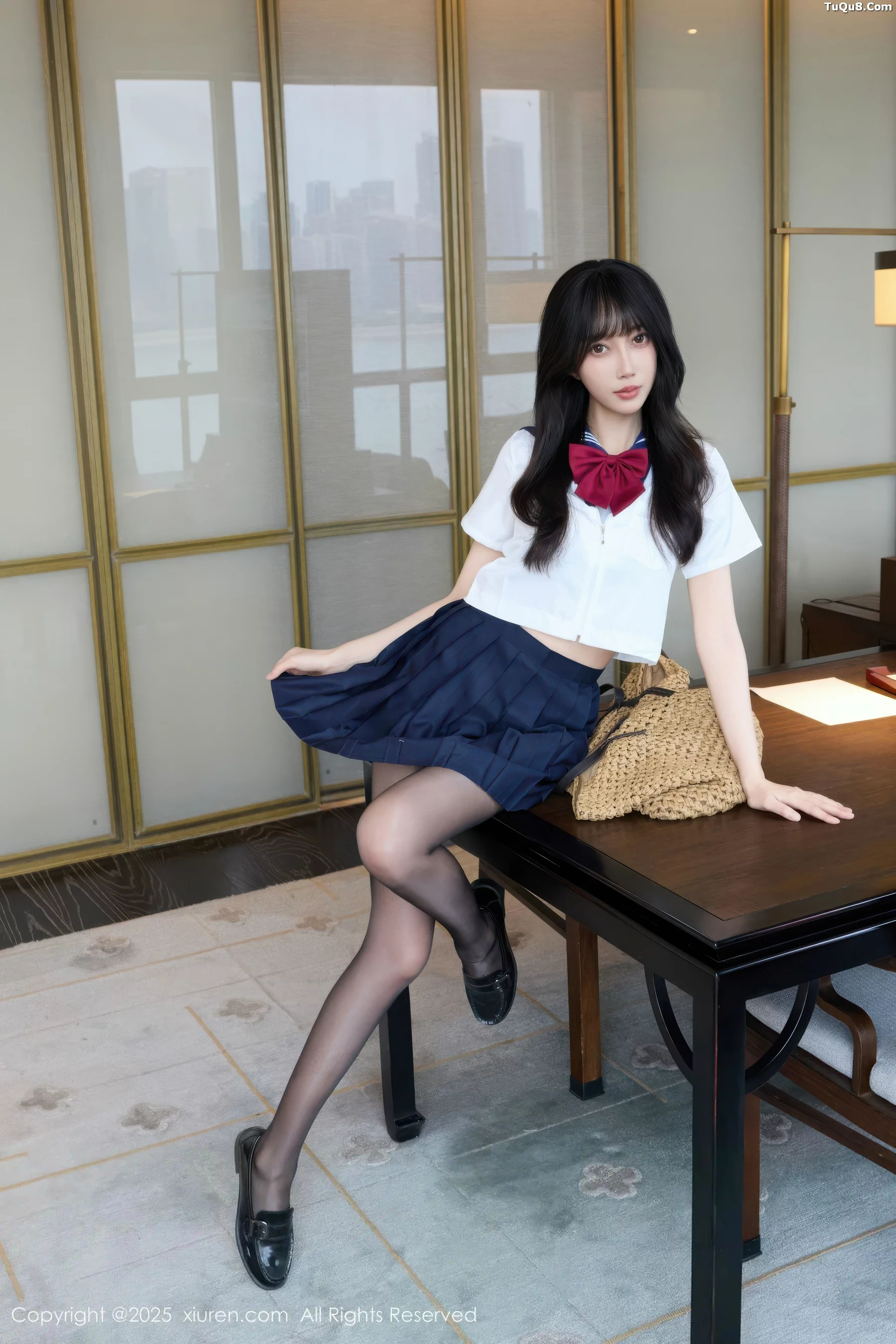 玥儿玥er私房性感JK制服配超薄黑丝秀曼妙身姿迷人绝美写真 第 21 张
