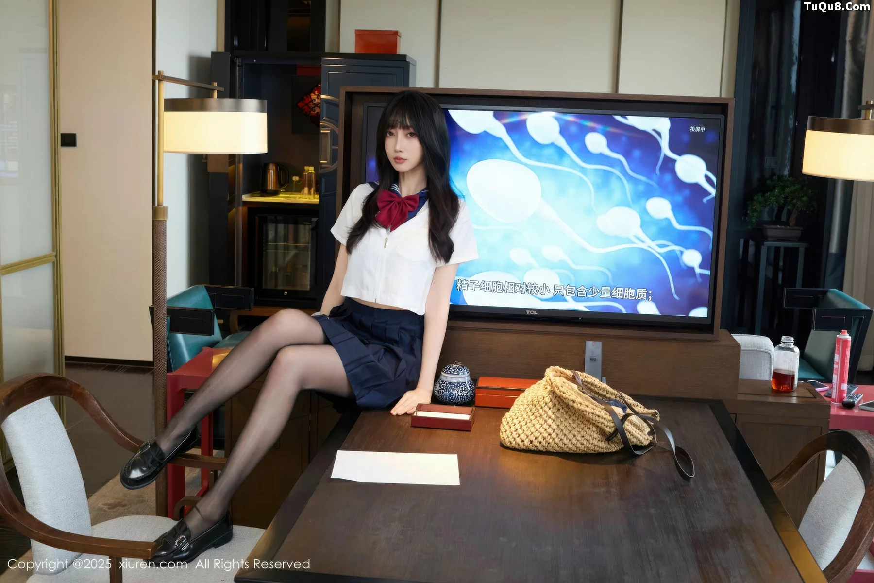 玥儿玥er私房性感JK制服配超薄黑丝秀曼妙身姿迷人绝美写真 第 42 张
