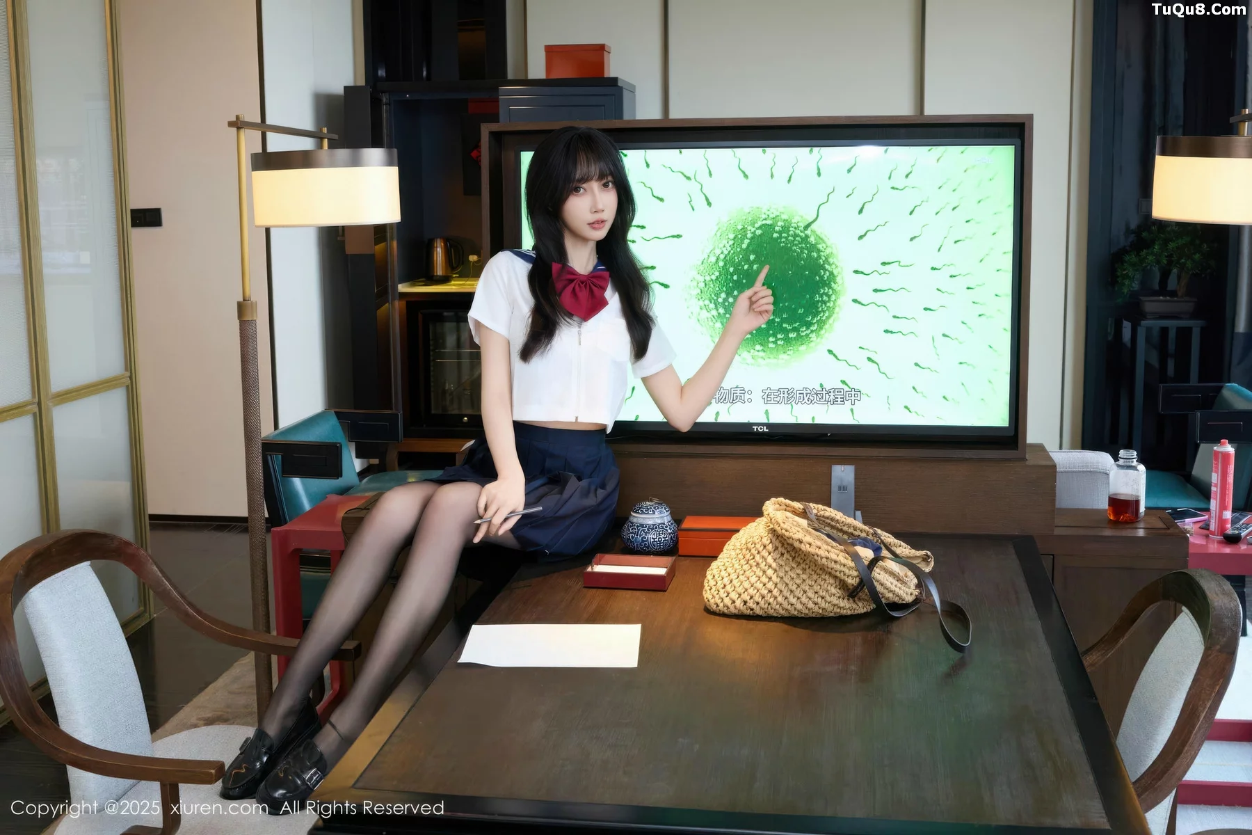 玥儿玥er私房性感JK制服配超薄黑丝秀曼妙身姿迷人绝美写真 第 43 张