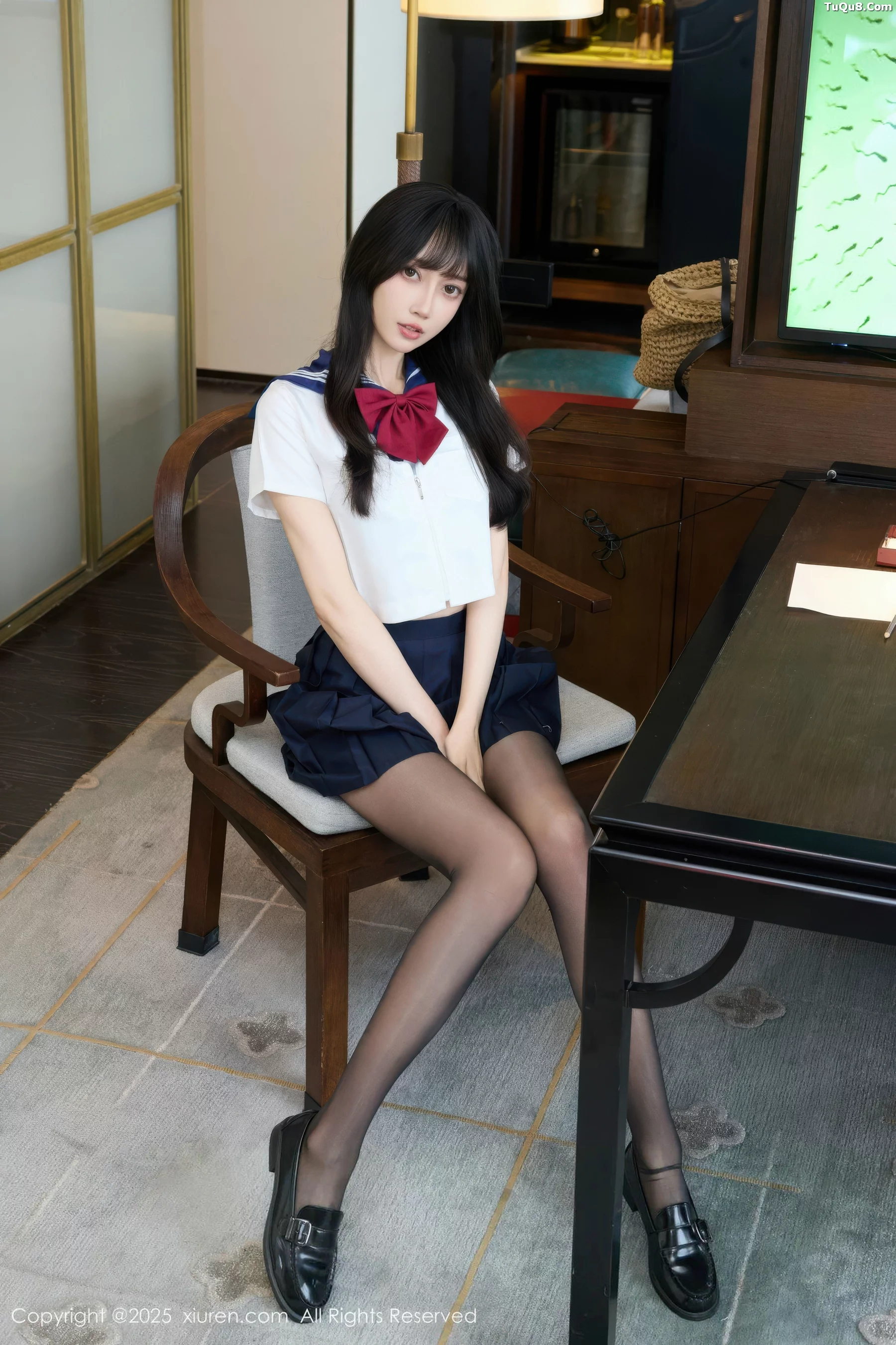 玥儿玥er私房性感JK制服配超薄黑丝秀曼妙身姿迷人绝美写真 第 50 张