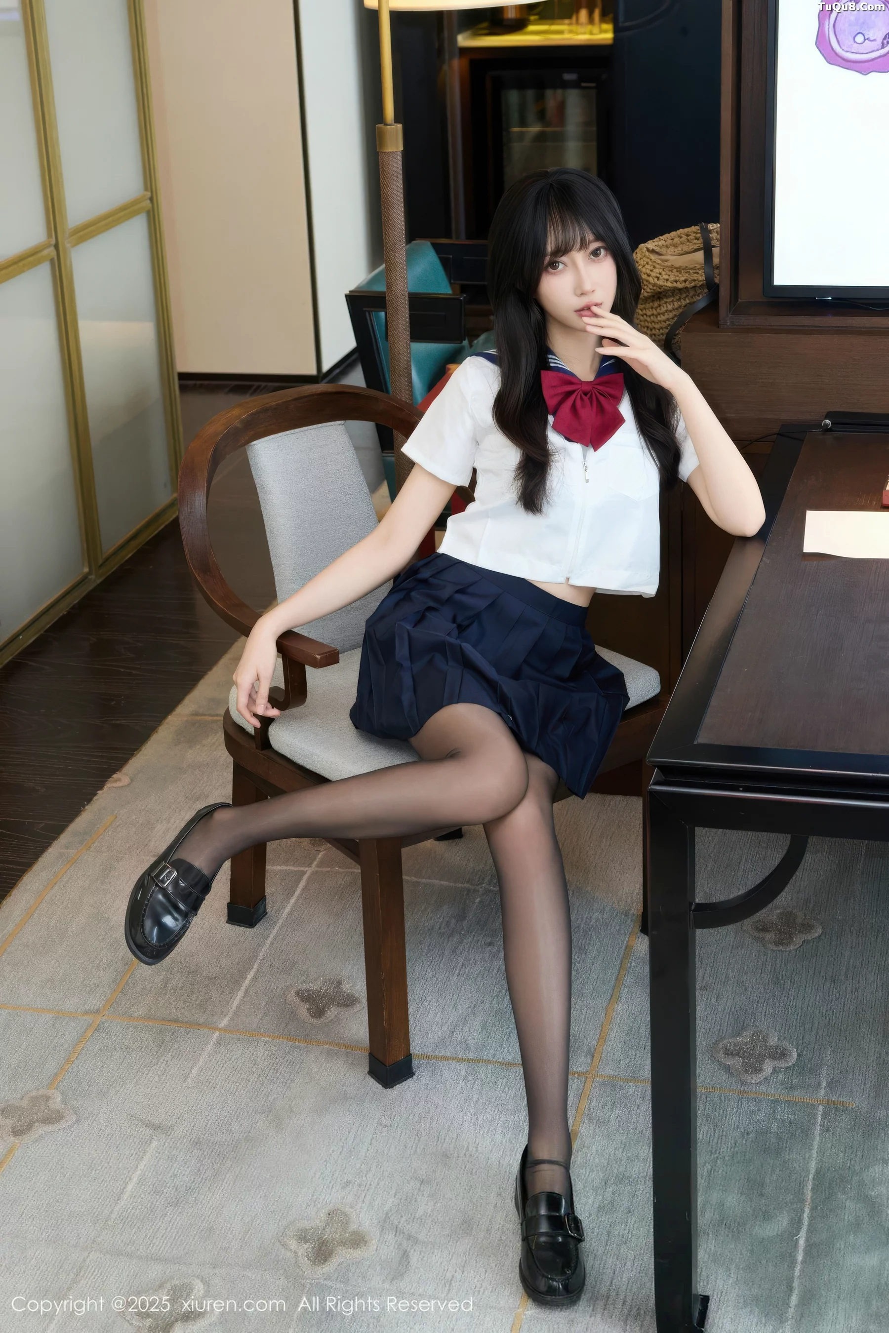 玥儿玥er私房性感JK制服配超薄黑丝秀曼妙身姿迷人绝美写真 第 52 张