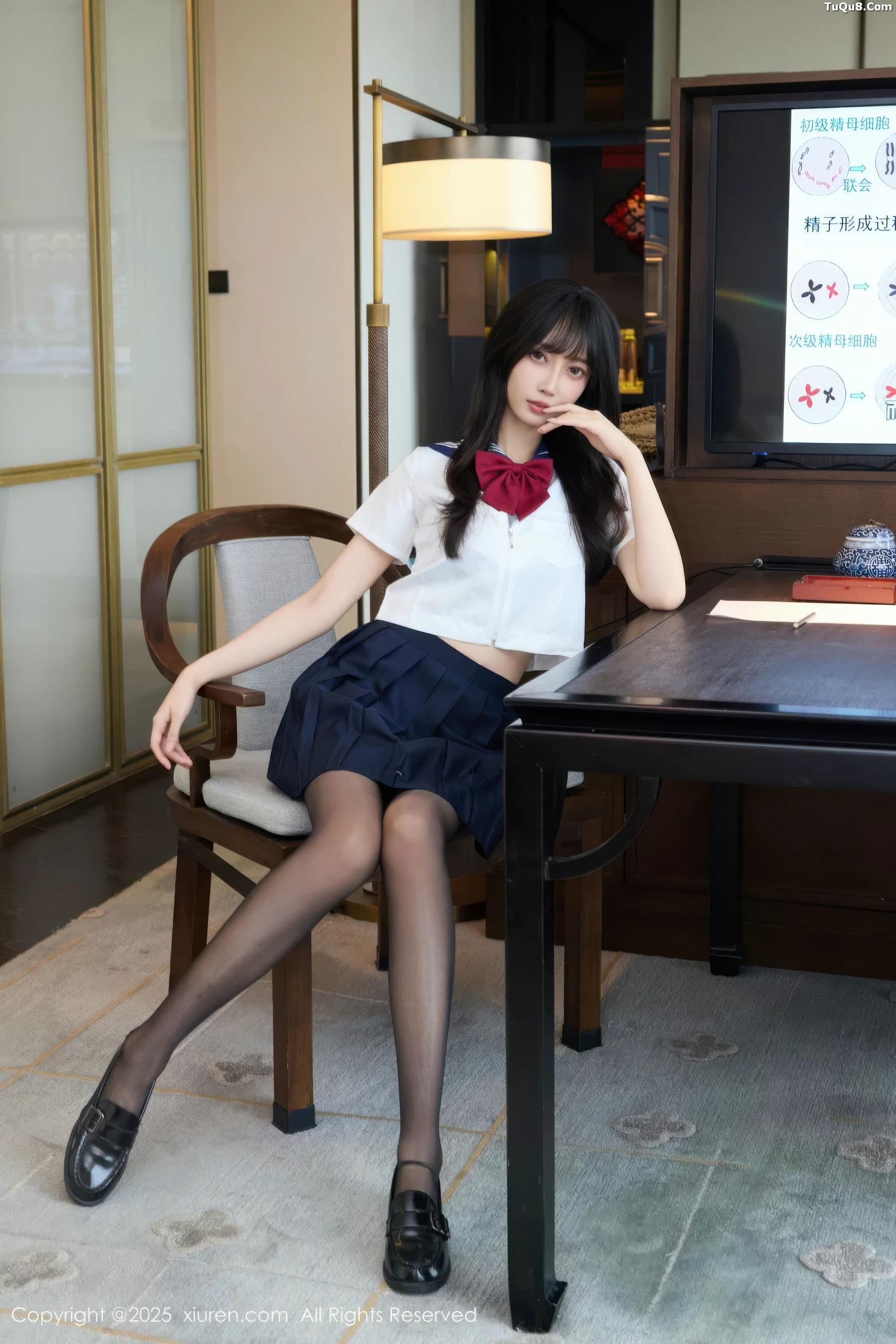 玥儿玥er私房性感JK制服配超薄黑丝秀曼妙身姿迷人绝美写真 第 54 张