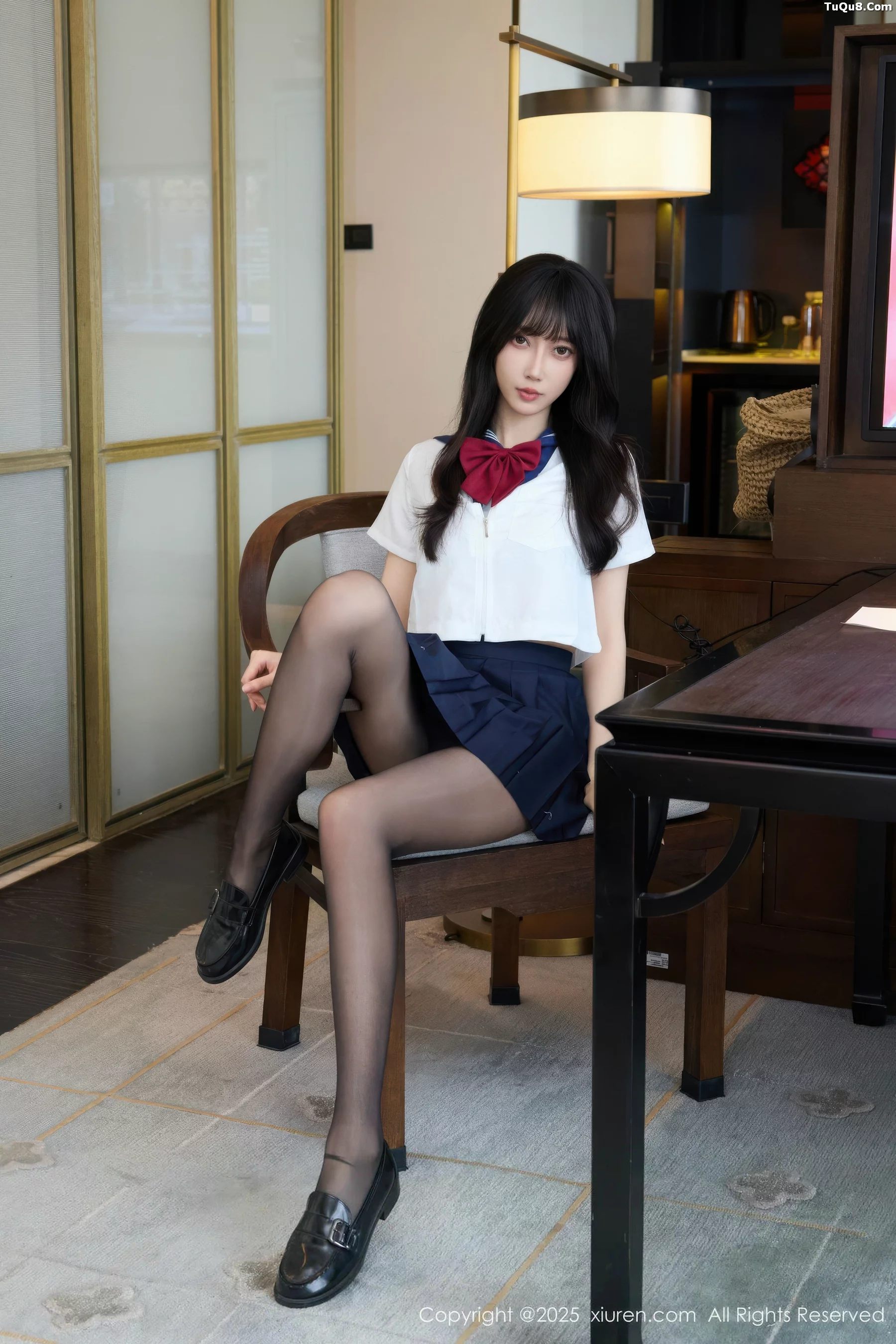 玥儿玥er私房性感JK制服配超薄黑丝秀曼妙身姿迷人绝美写真 第 56 张