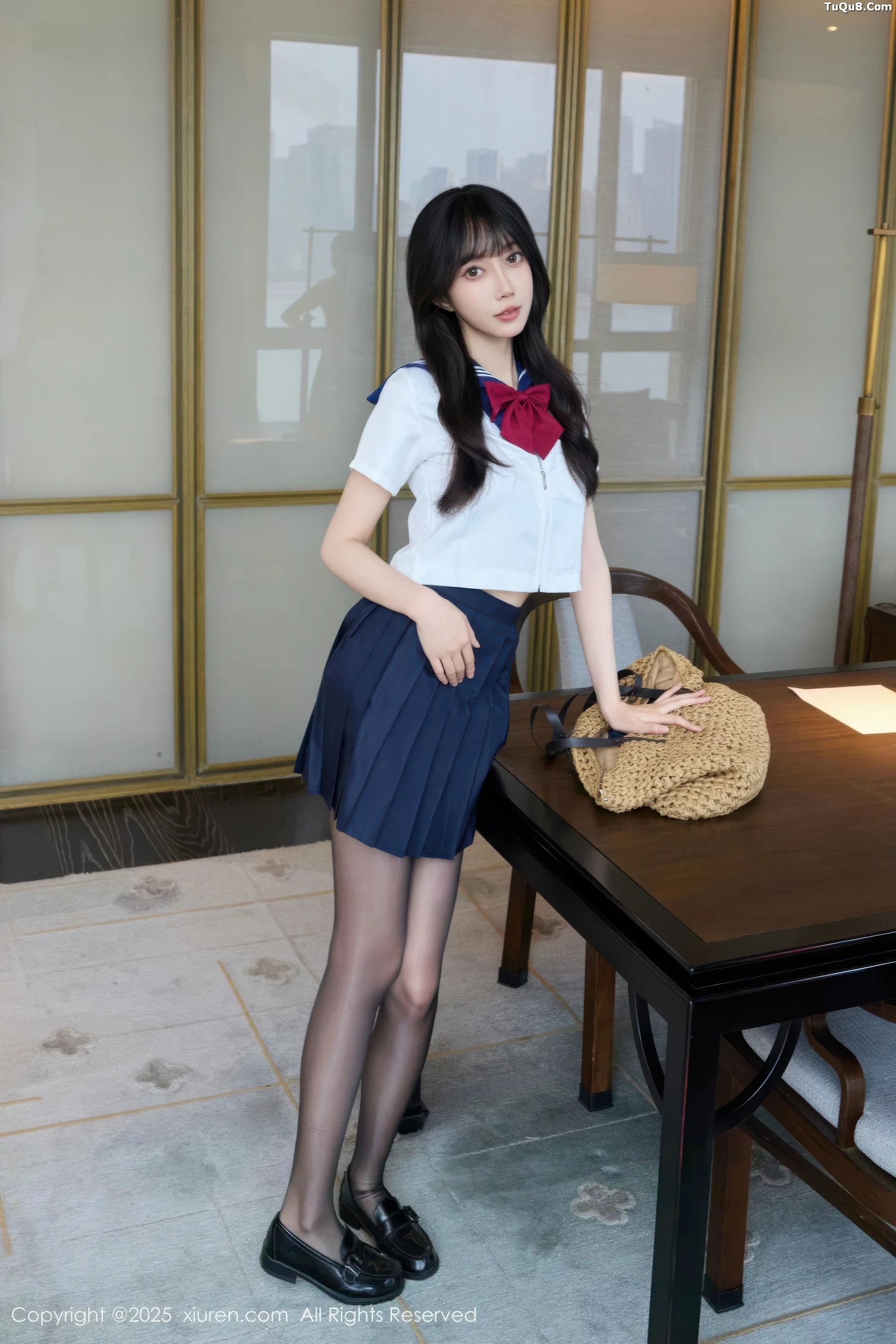 玥儿玥er私房性感JK制服配超薄黑丝秀曼妙身姿迷人绝美写真 第 6 张