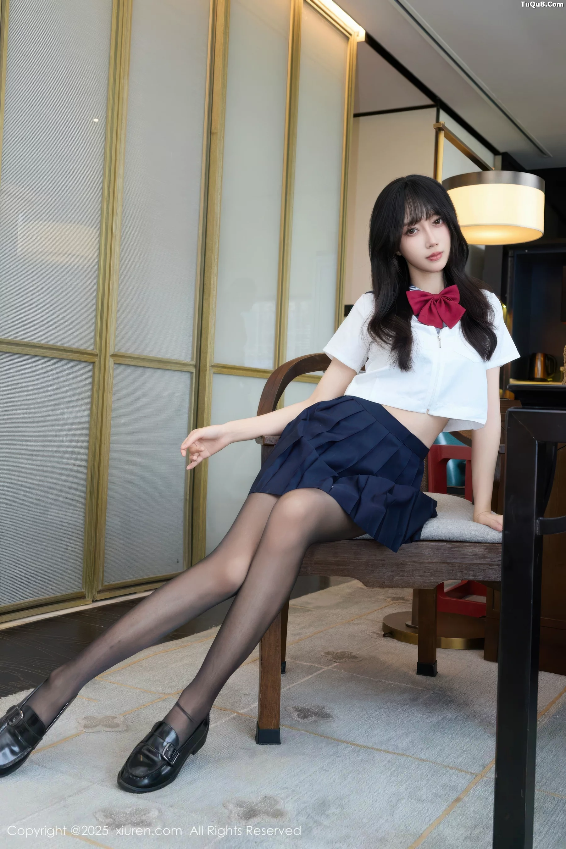 玥儿玥er私房性感JK制服配超薄黑丝秀曼妙身姿迷人绝美写真 第 64 张
