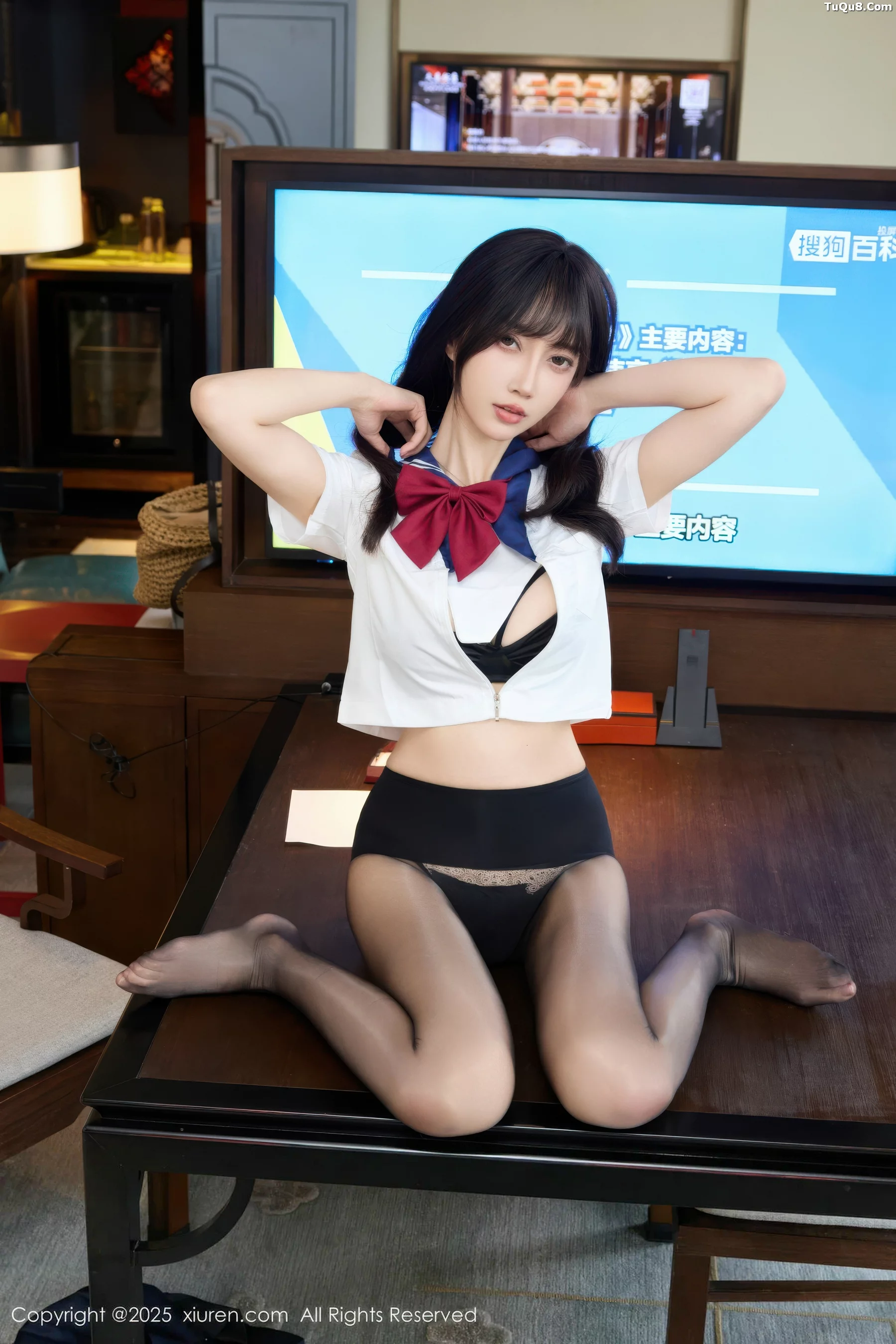 玥儿玥er私房性感JK制服配超薄黑丝秀曼妙身姿迷人绝美写真 第 76 张