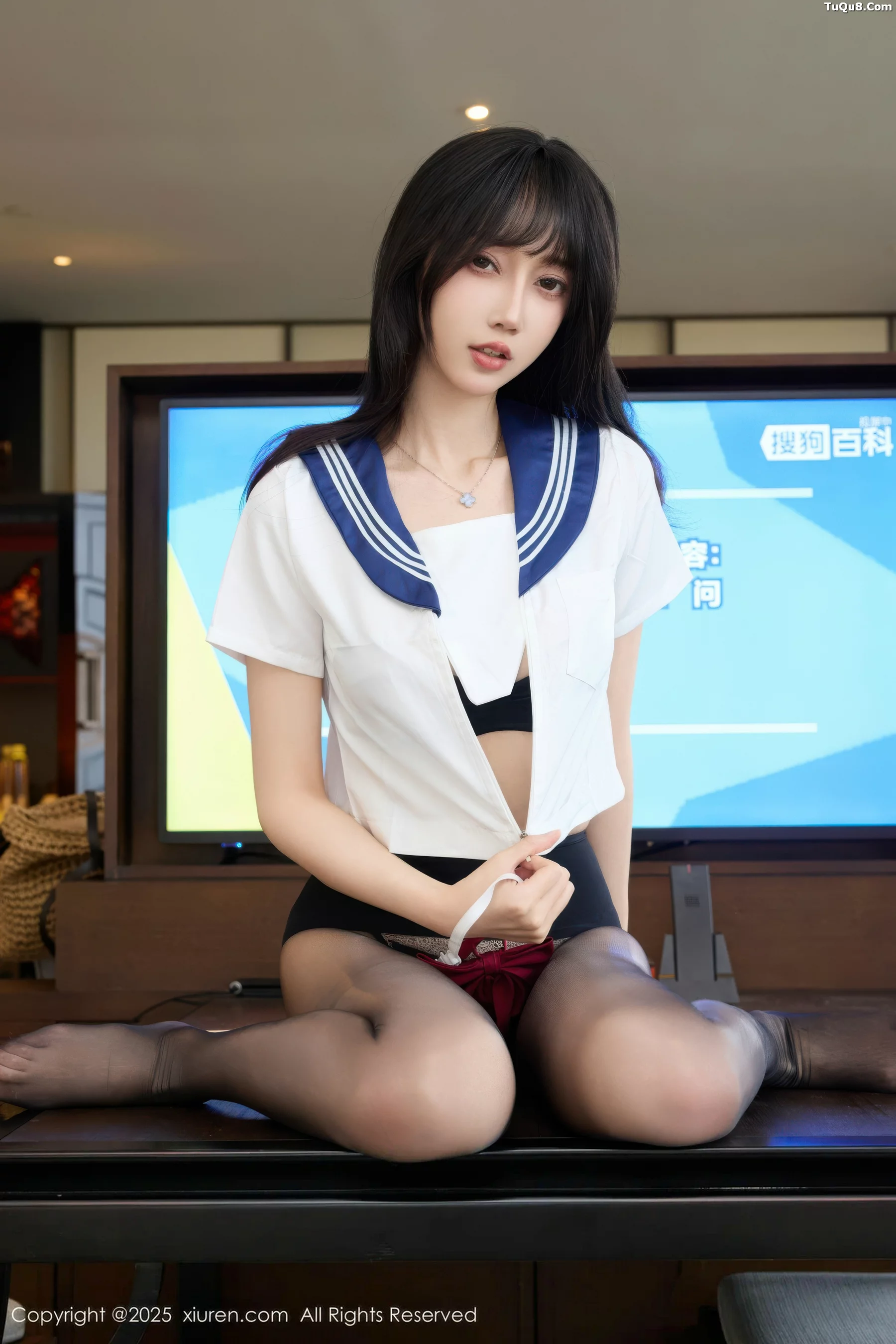 玥儿玥er私房性感JK制服配超薄黑丝秀曼妙身姿迷人绝美写真 第 78 张