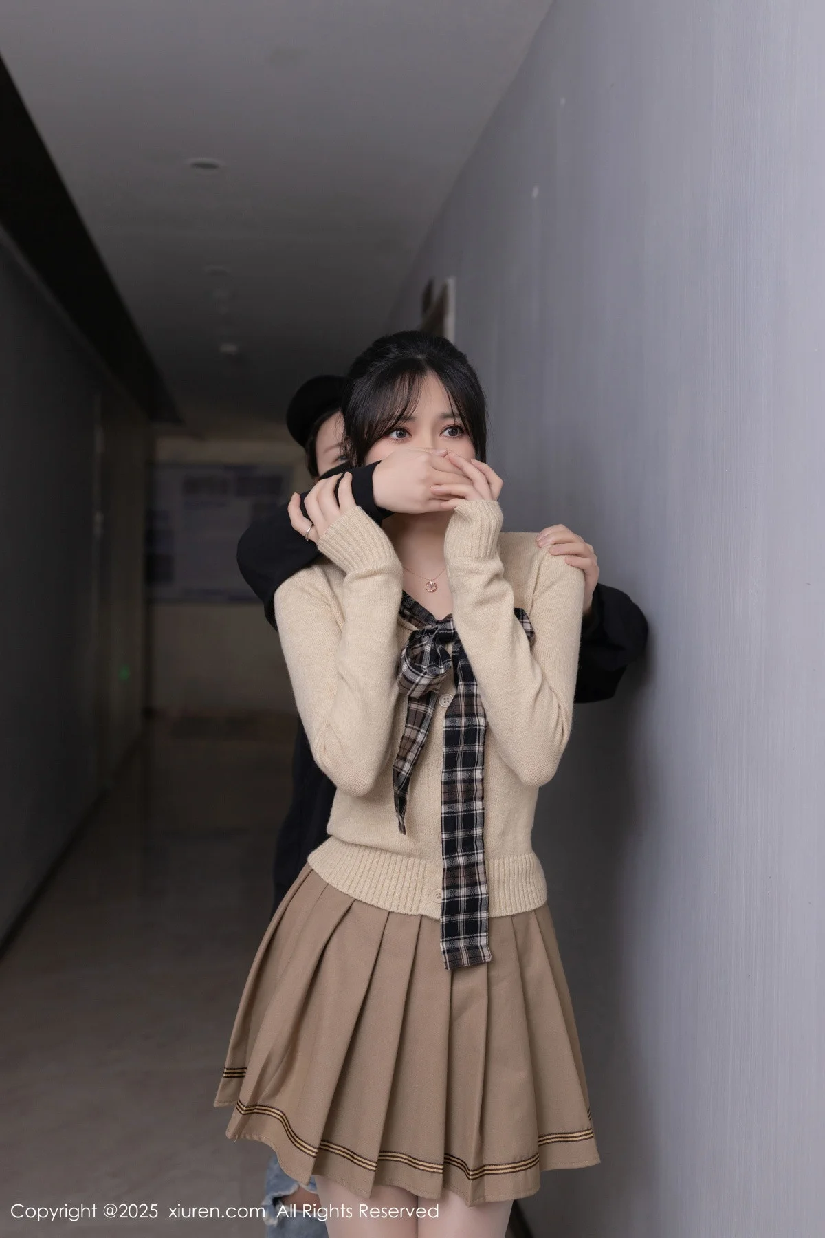 鱼子酱Fish性感浅色短裙配开档白丝秀曼妙身姿完美绝美写真 第 6 张