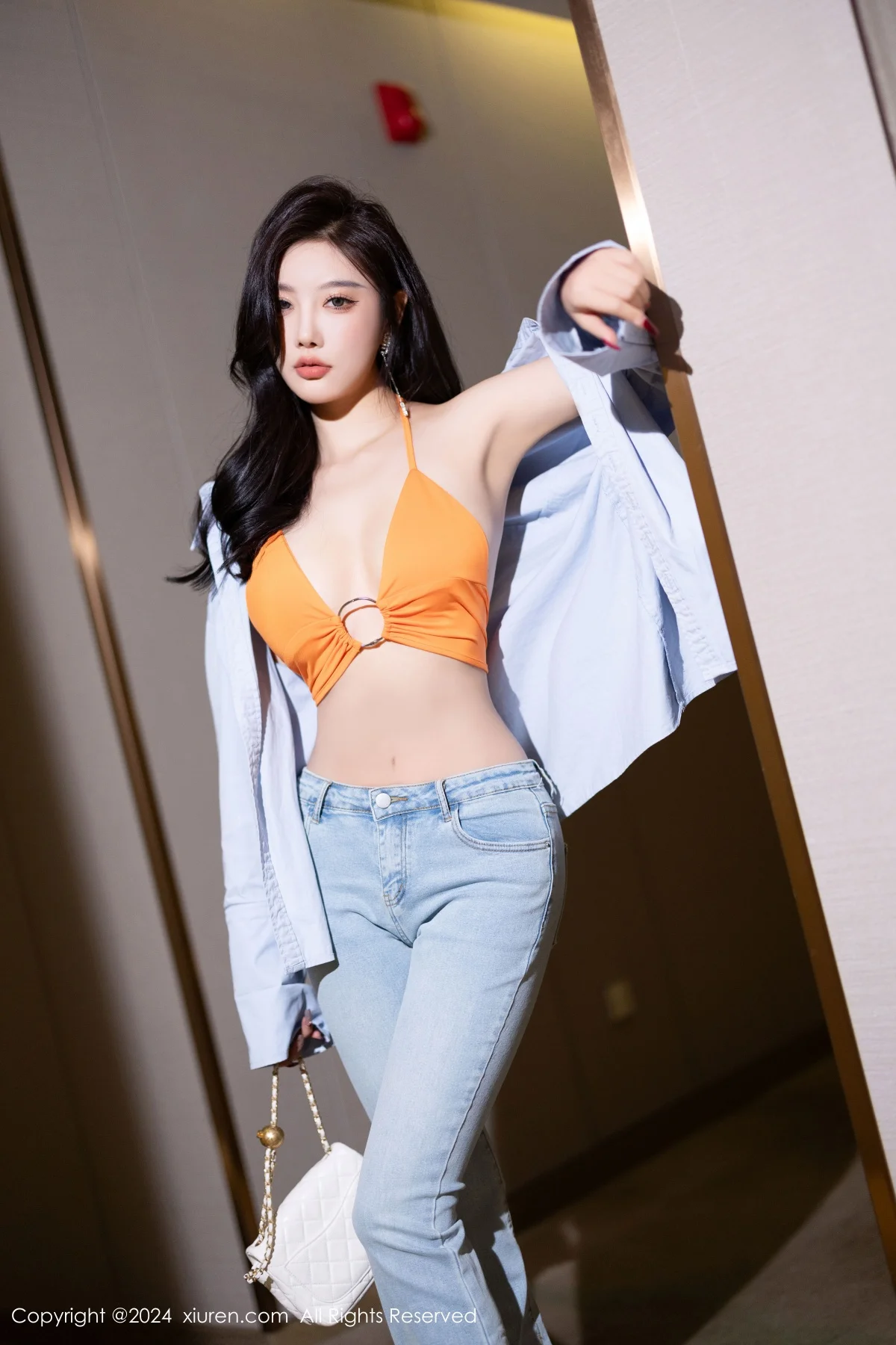 杨晨晨Yome性感白色情趣内衣配白丝袜秀丰腴身材绝美写真 第 2 张
