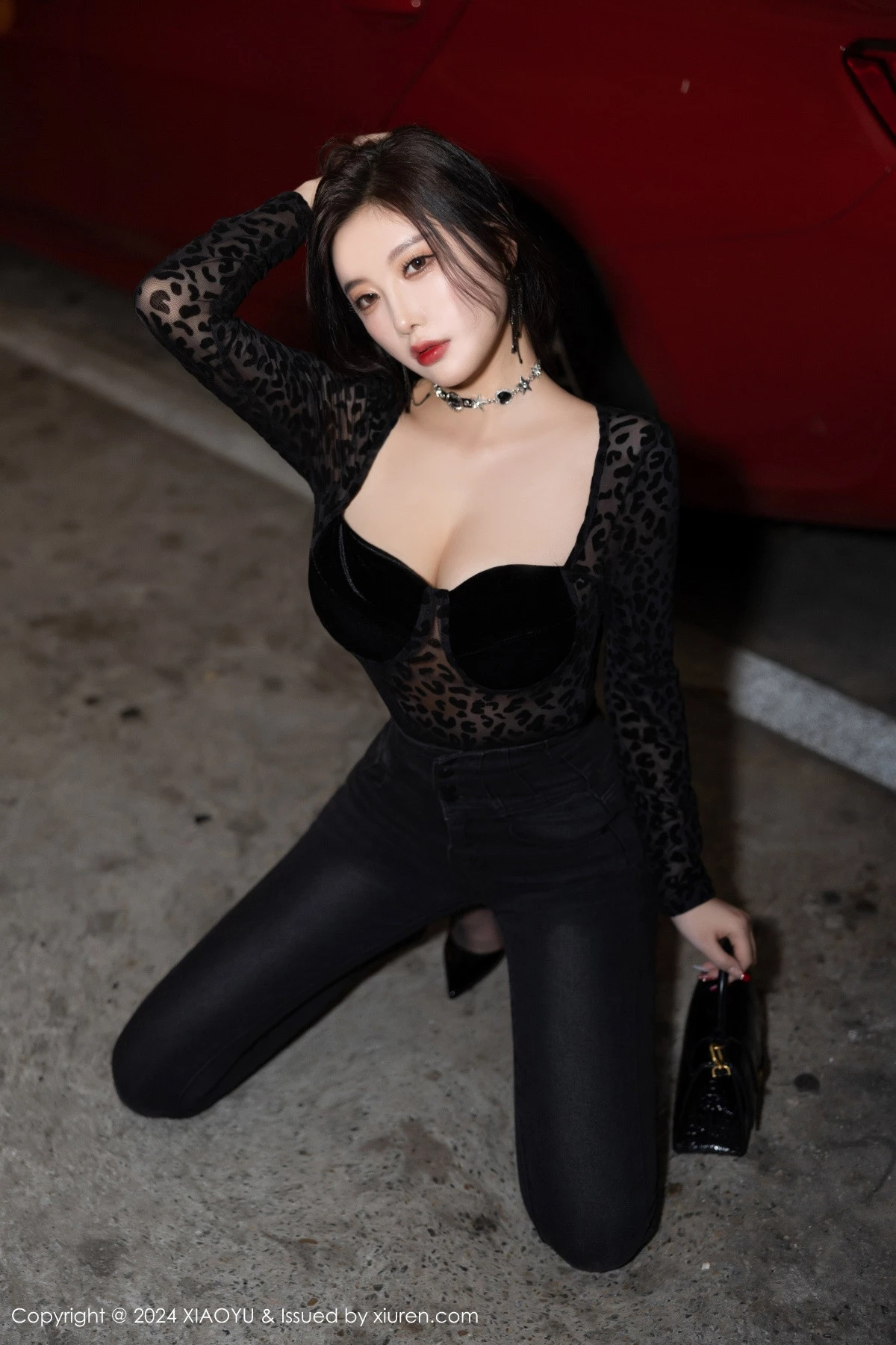 杨晨晨Yome黑色豹纹配牛仔裤露性感黑色内衣完美绝美写真 第 20 张