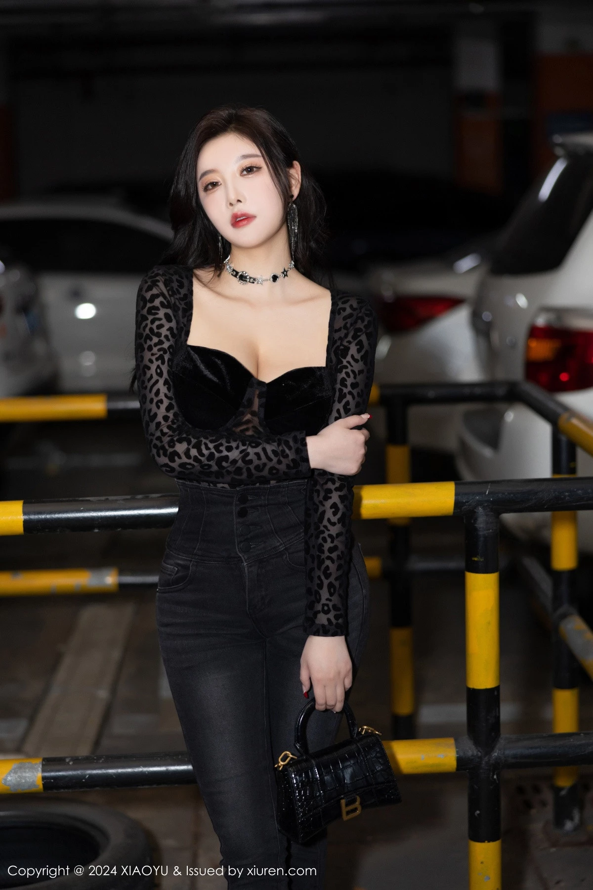 杨晨晨Yome黑色豹纹配牛仔裤露性感黑色内衣完美绝美写真 第 24 张