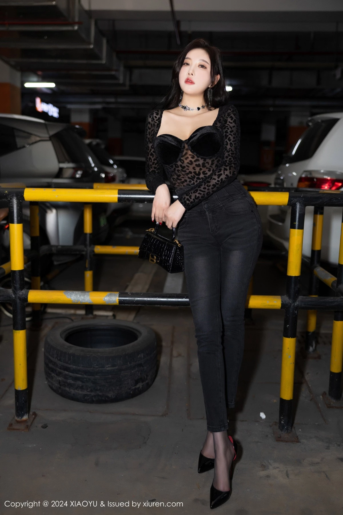 杨晨晨Yome黑色豹纹配牛仔裤露性感黑色内衣完美绝美写真 第 25 张