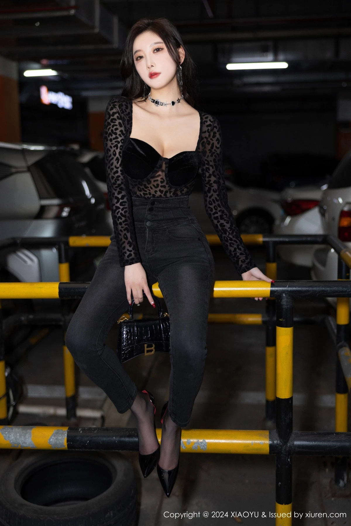 杨晨晨Yome黑色豹纹配牛仔裤露性感黑色内衣完美绝美写真 第 27 张
