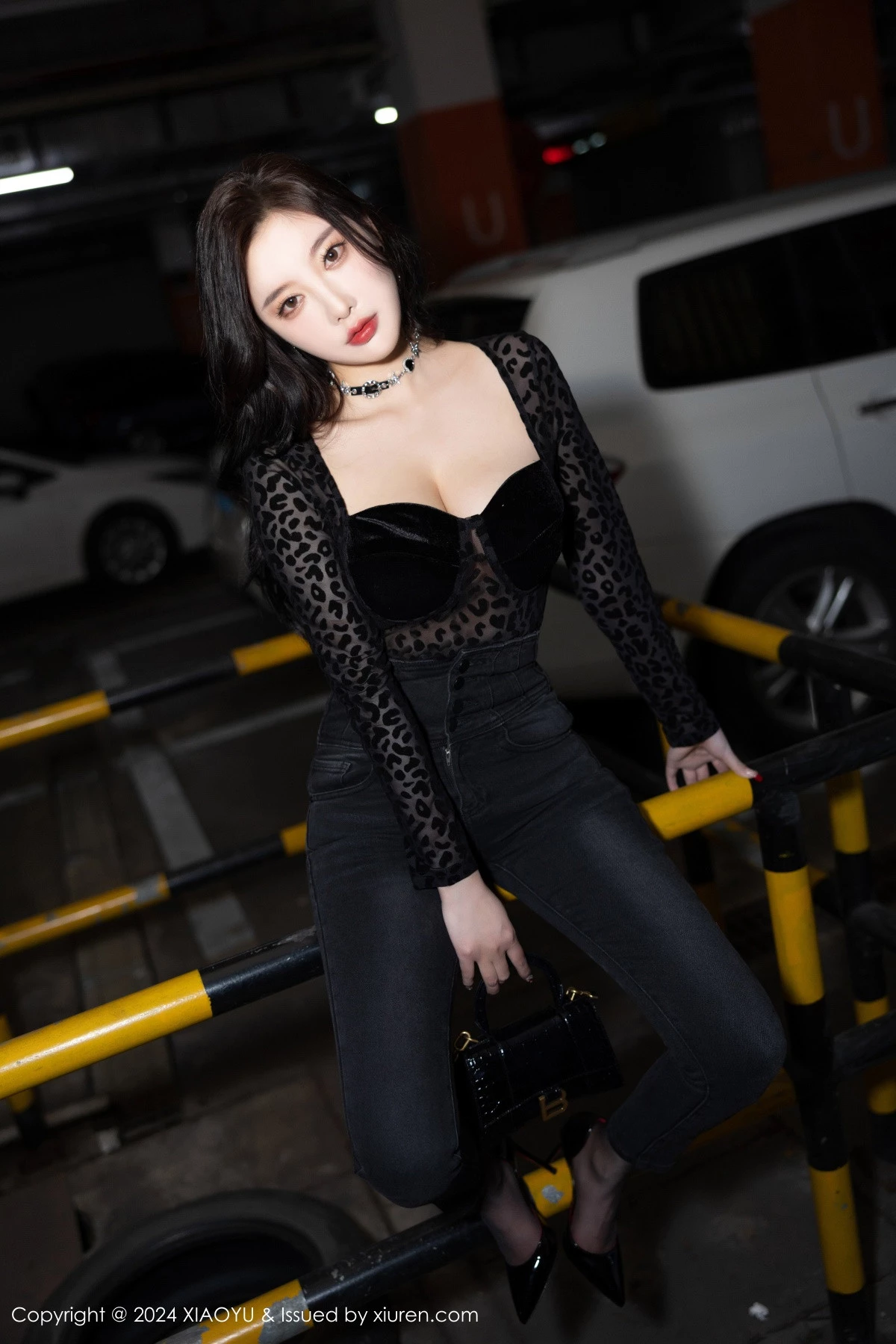 杨晨晨Yome黑色豹纹配牛仔裤露性感黑色内衣完美绝美写真 第 29 张