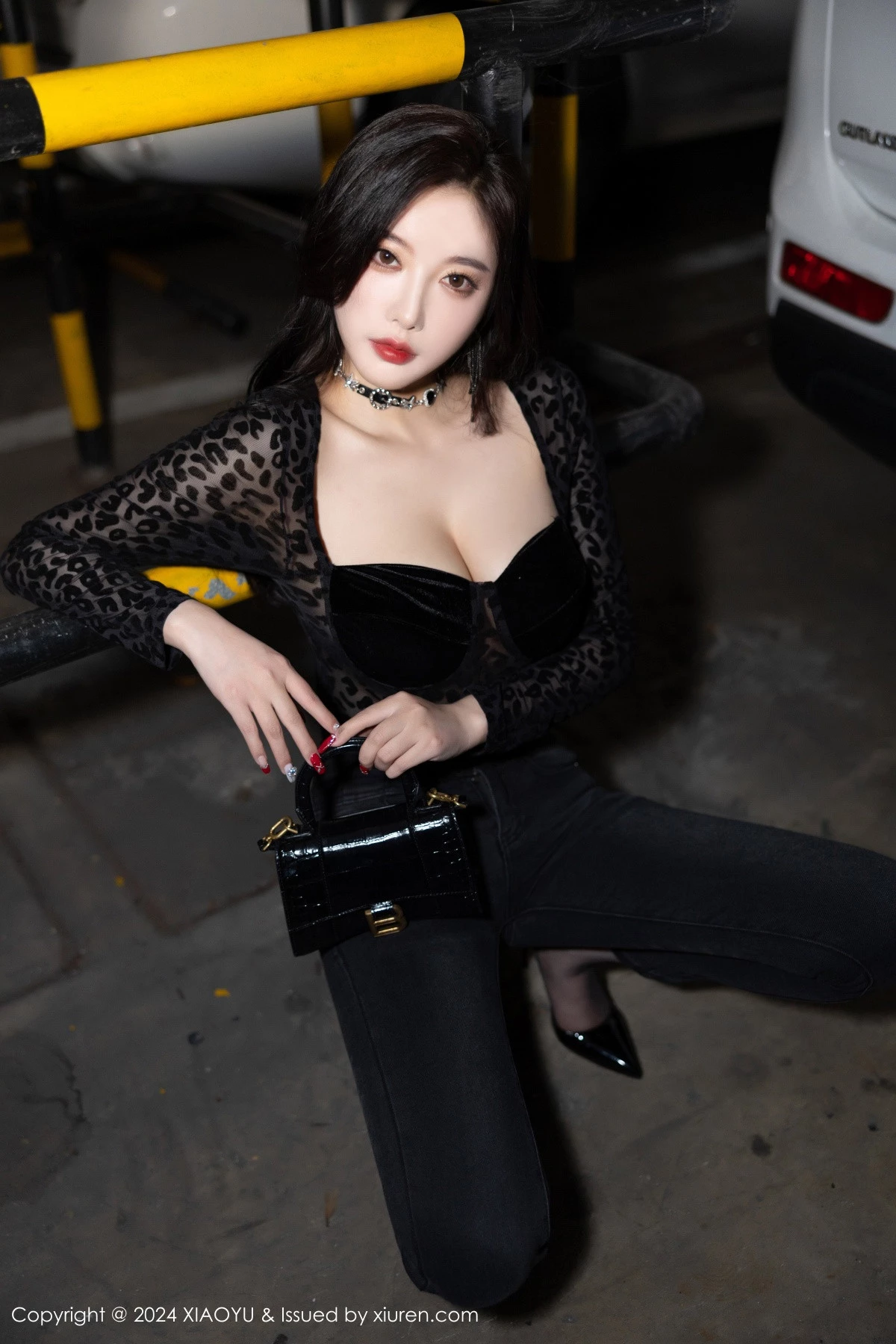 杨晨晨Yome黑色豹纹配牛仔裤露性感黑色内衣完美绝美写真 第 32 张