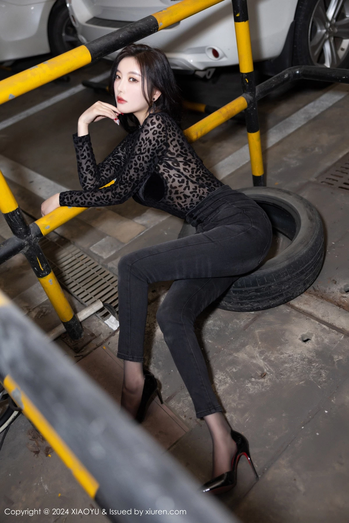 杨晨晨Yome黑色豹纹配牛仔裤露性感黑色内衣完美绝美写真 第 76 张