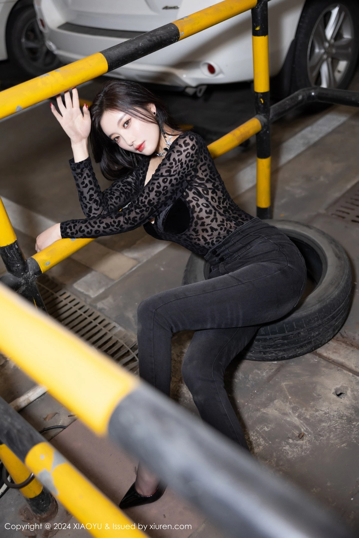 杨晨晨Yome黑色豹纹配牛仔裤露性感黑色内衣完美绝美写真 第 78 张