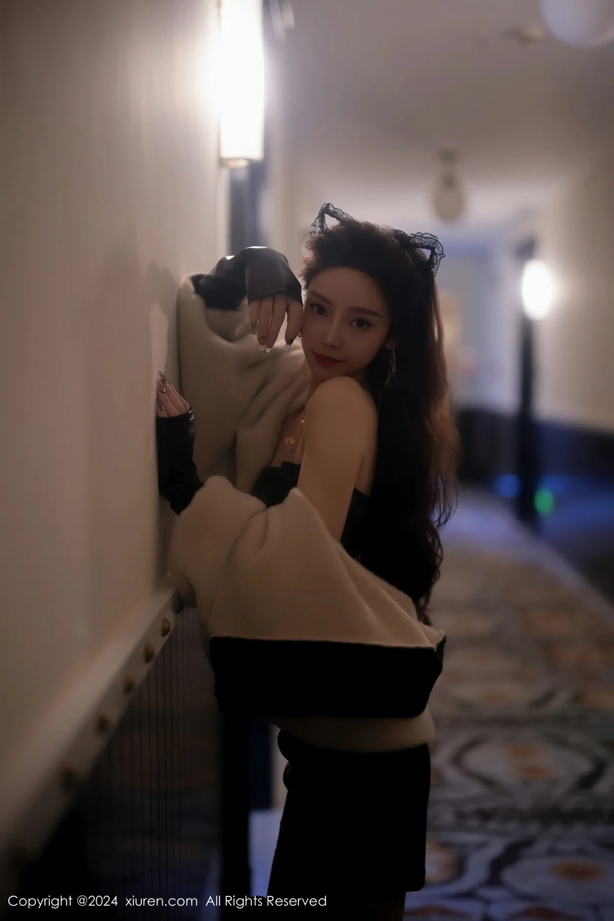 苏曼兮性感黑色露肩皮衣配黑丝袜秀曼妙身姿撩人绝美写真 第 12 张