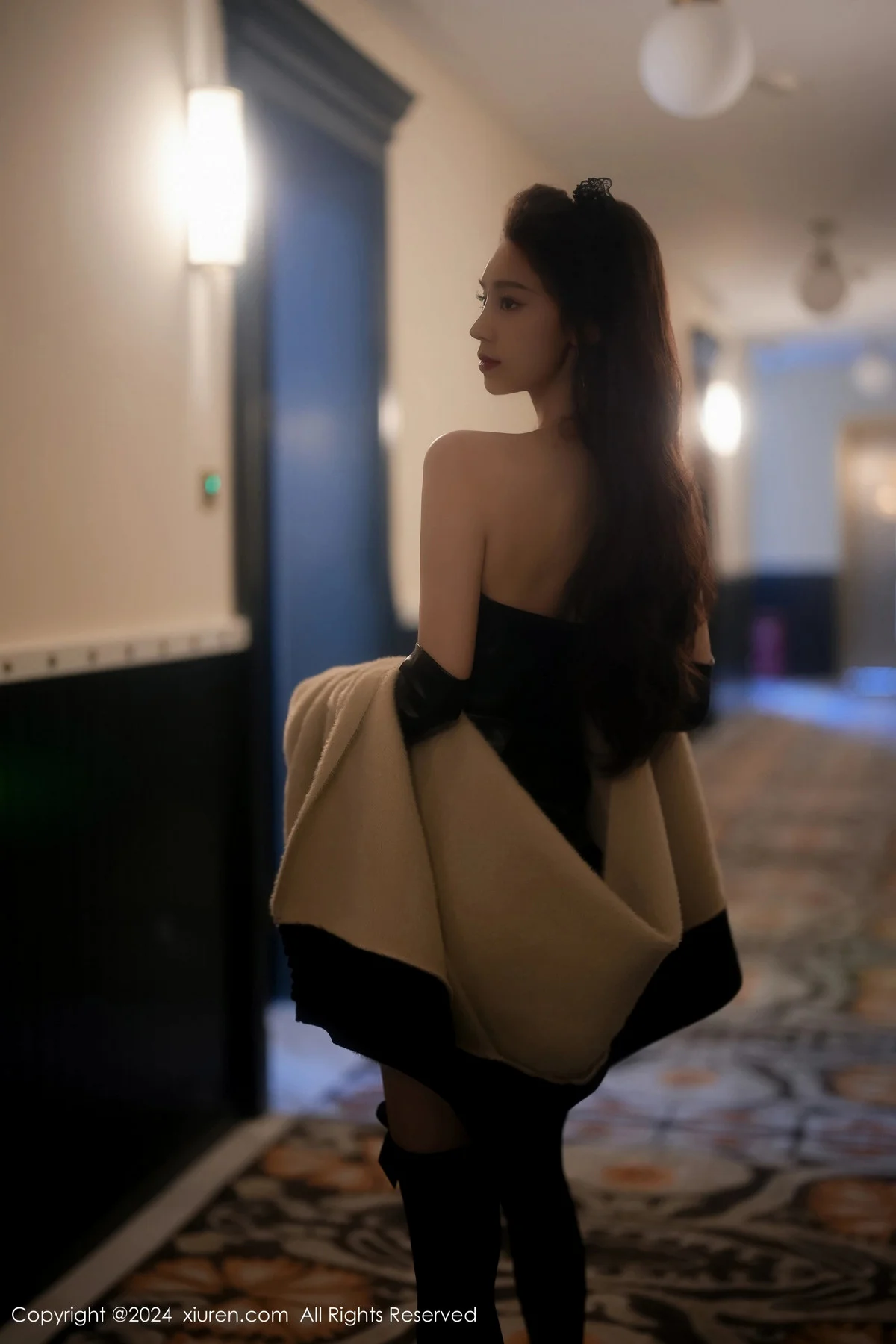 苏曼兮性感黑色露肩皮衣配黑丝袜秀曼妙身姿撩人绝美写真 第 14 张