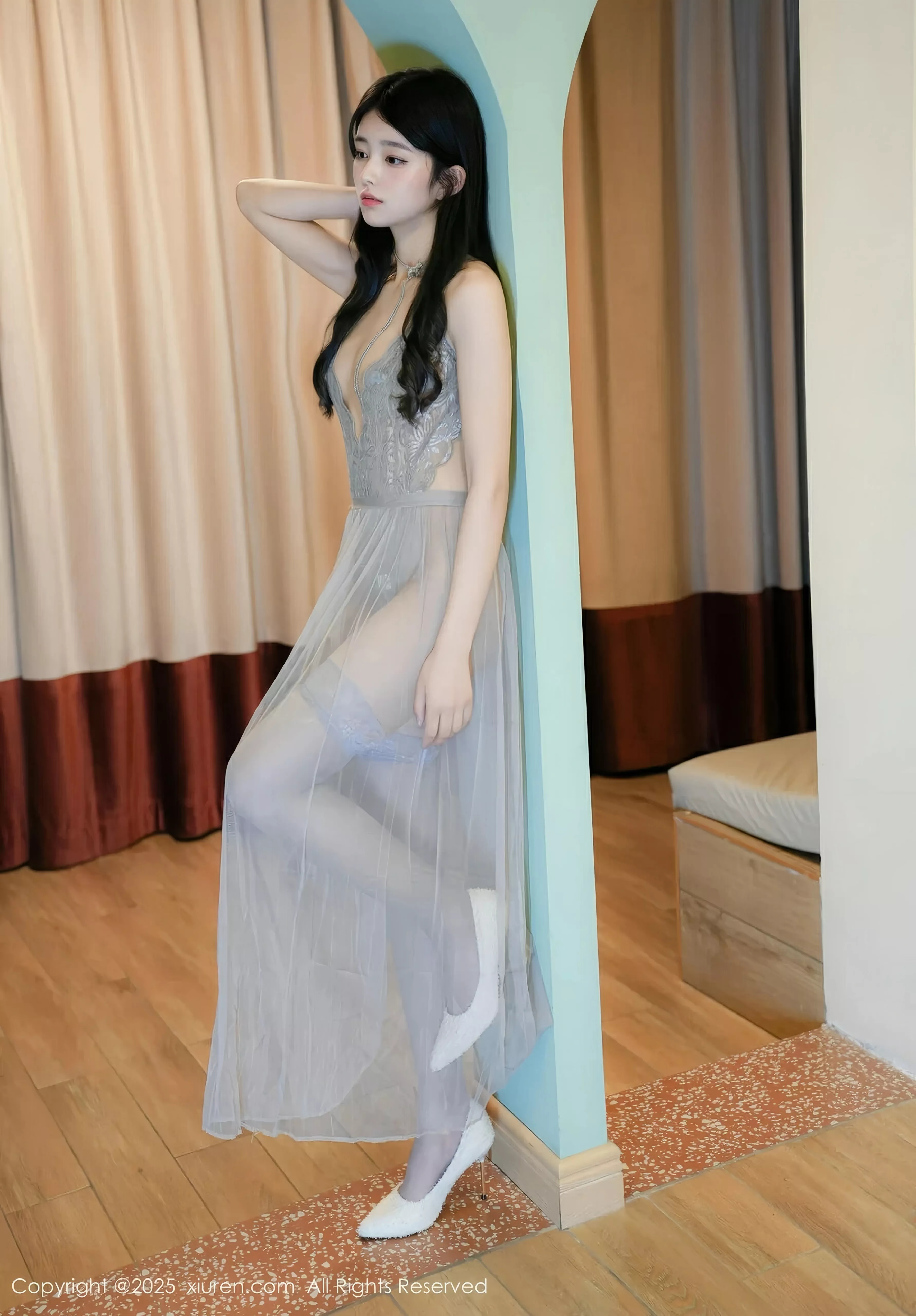 美少女@性感薄纱情趣长裙配灰色丝袜秀柔美身姿绝美写真 第 19 张