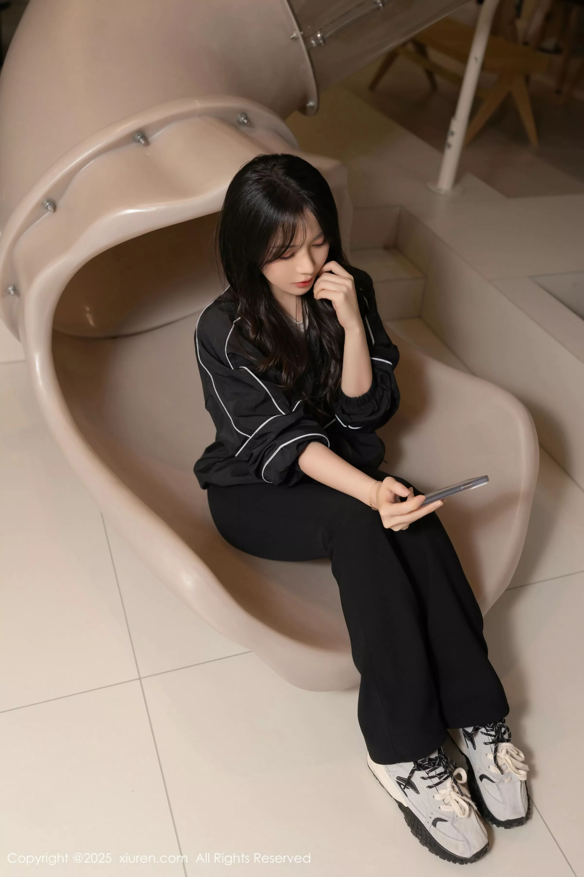 鱼子酱Fish性感黑色运动服露白色内衣秀曼妙身材绝美写真 第 1 张