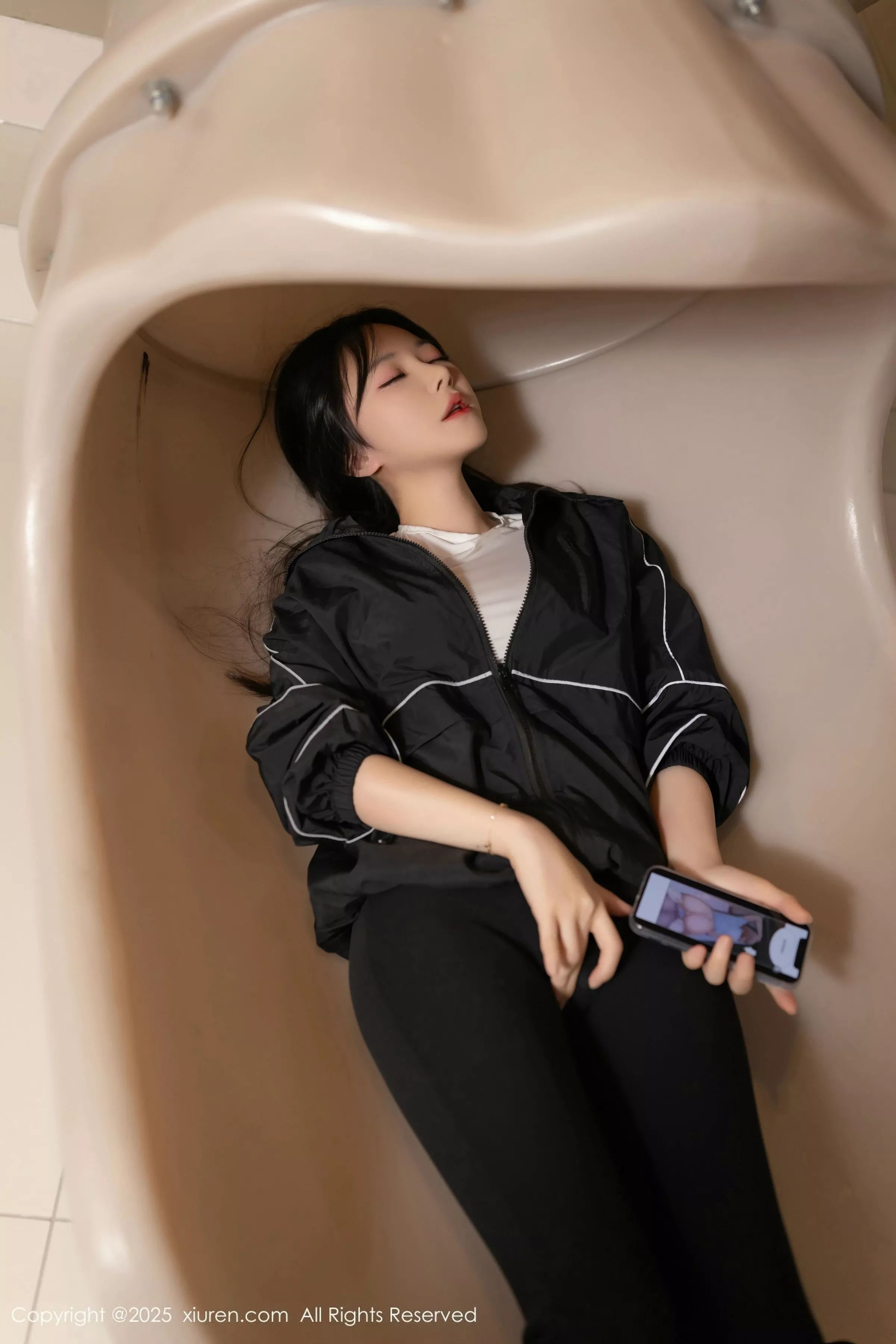 鱼子酱Fish性感黑色运动服露白色内衣秀曼妙身材绝美写真 第 8 张