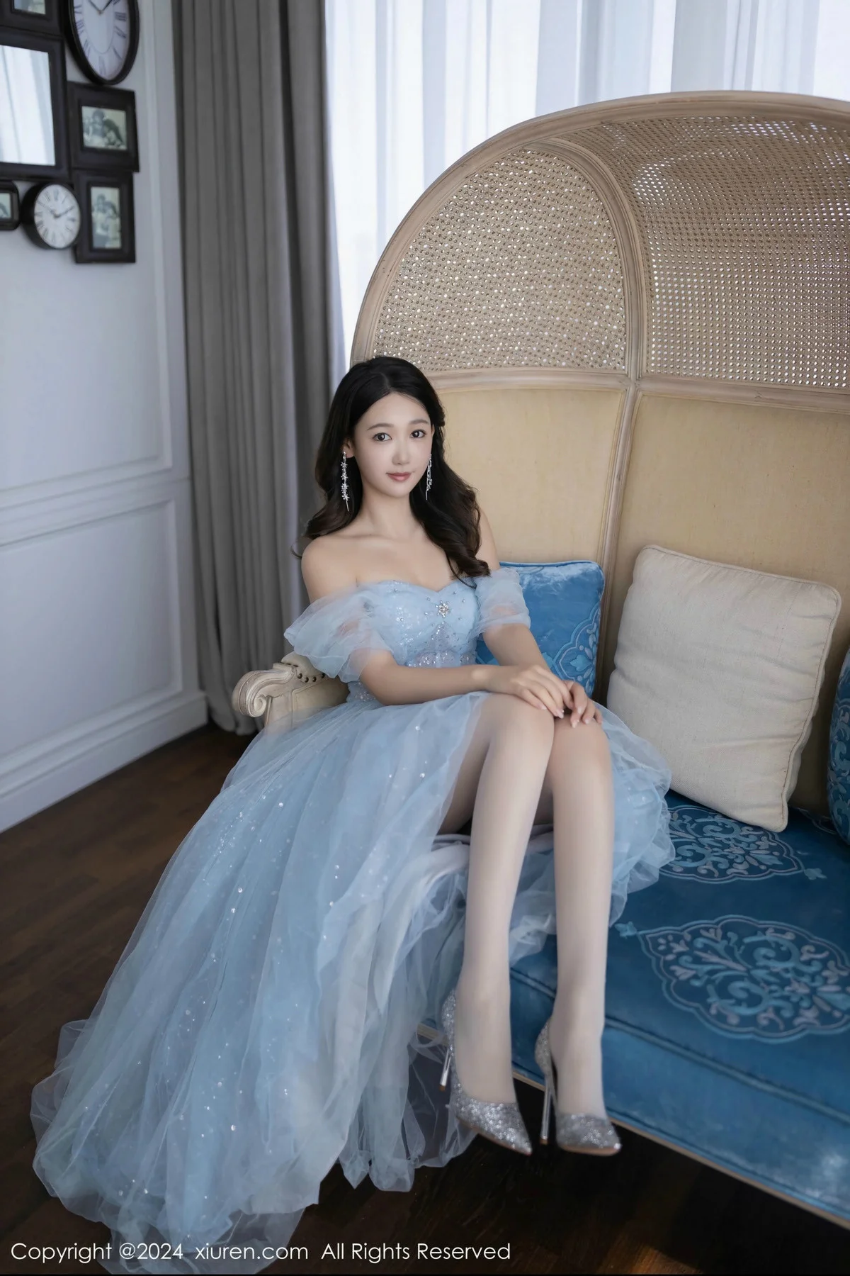唐安琪性感淡蓝色薄纱礼裙露白色内衣秀曼妙身姿绝美写真 第 14 张