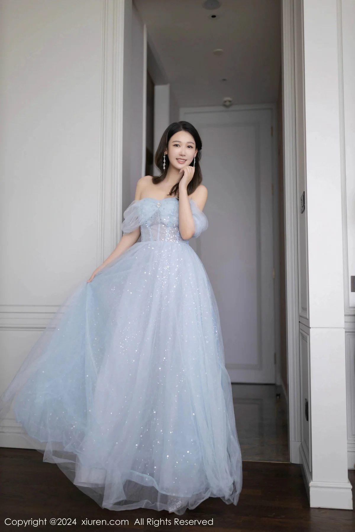 唐安琪性感淡蓝色薄纱礼裙露白色内衣秀曼妙身姿绝美写真 第 25 张