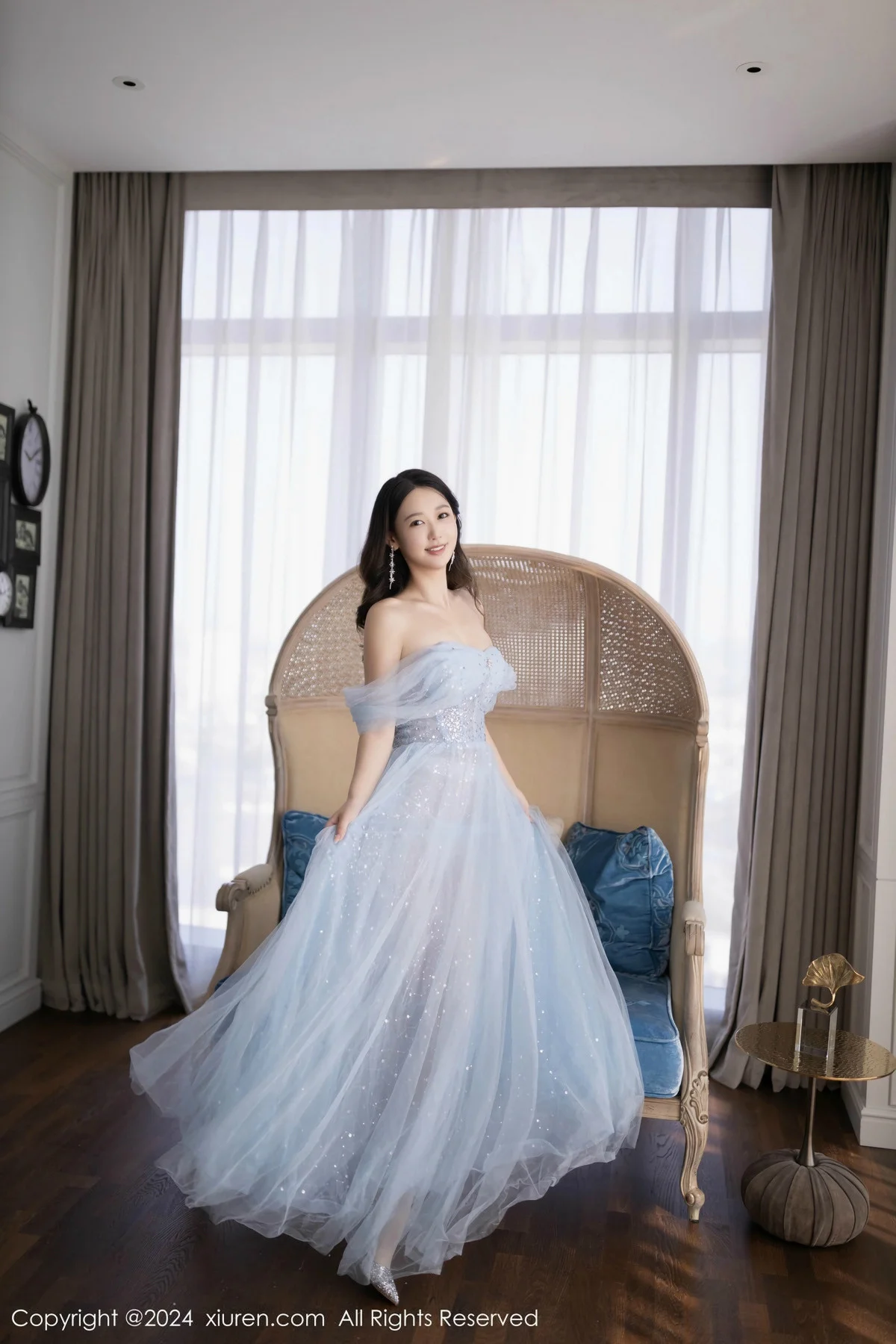 唐安琪性感淡蓝色薄纱礼裙露白色内衣秀曼妙身姿绝美写真 第 38 张